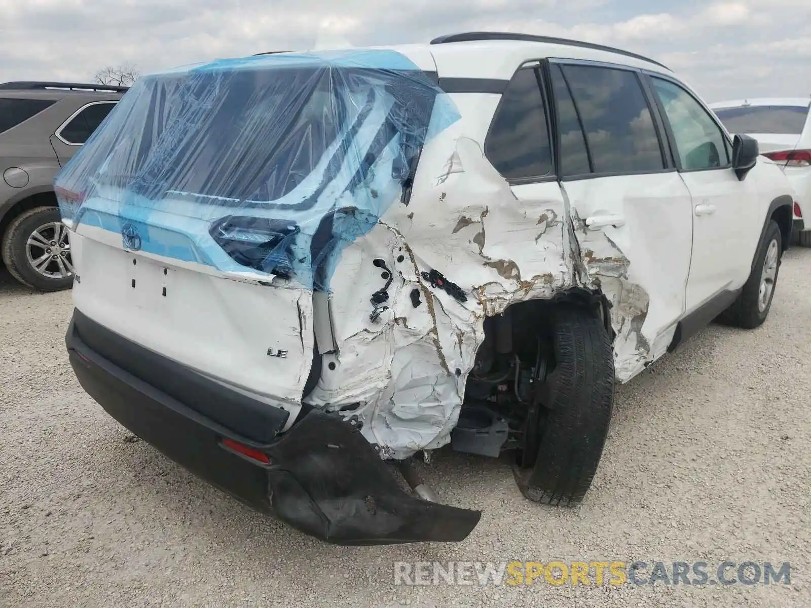 4 Photograph of a damaged car 2T3H1RFV1KW013393 TOYOTA RAV4 2019