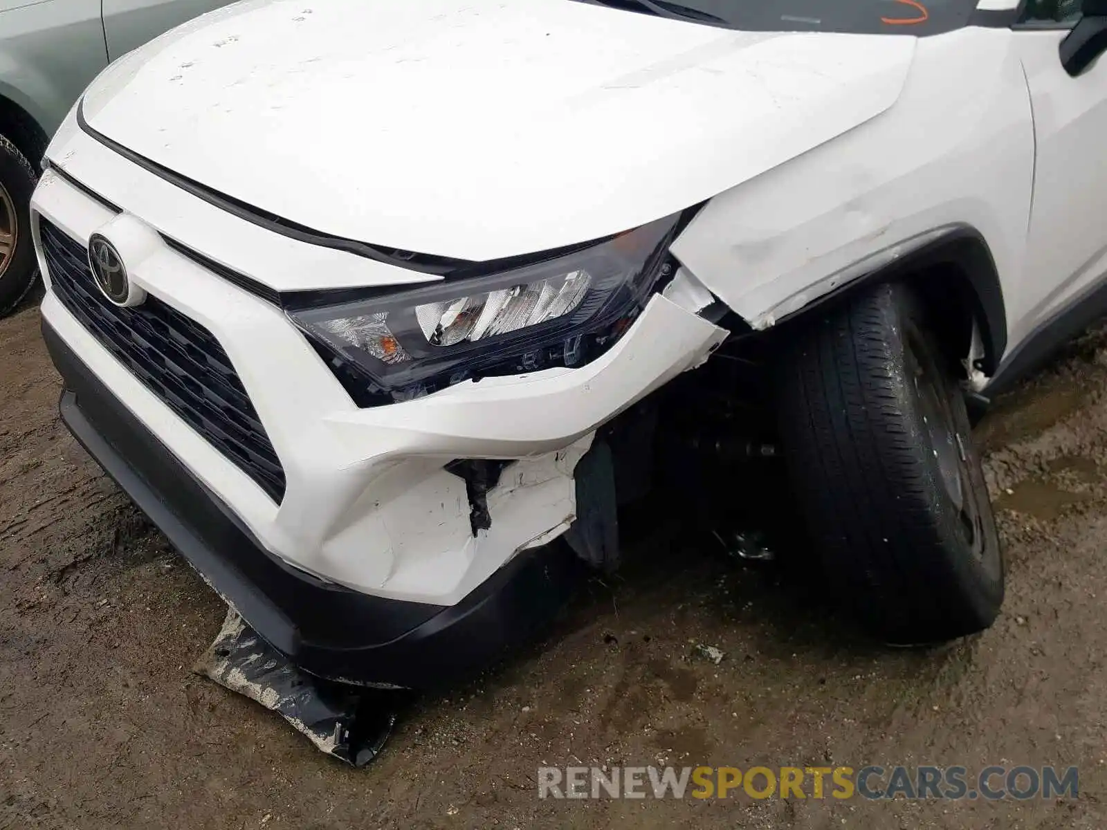 9 Photograph of a damaged car 2T3H1RFV1KW015256 TOYOTA RAV4 2019
