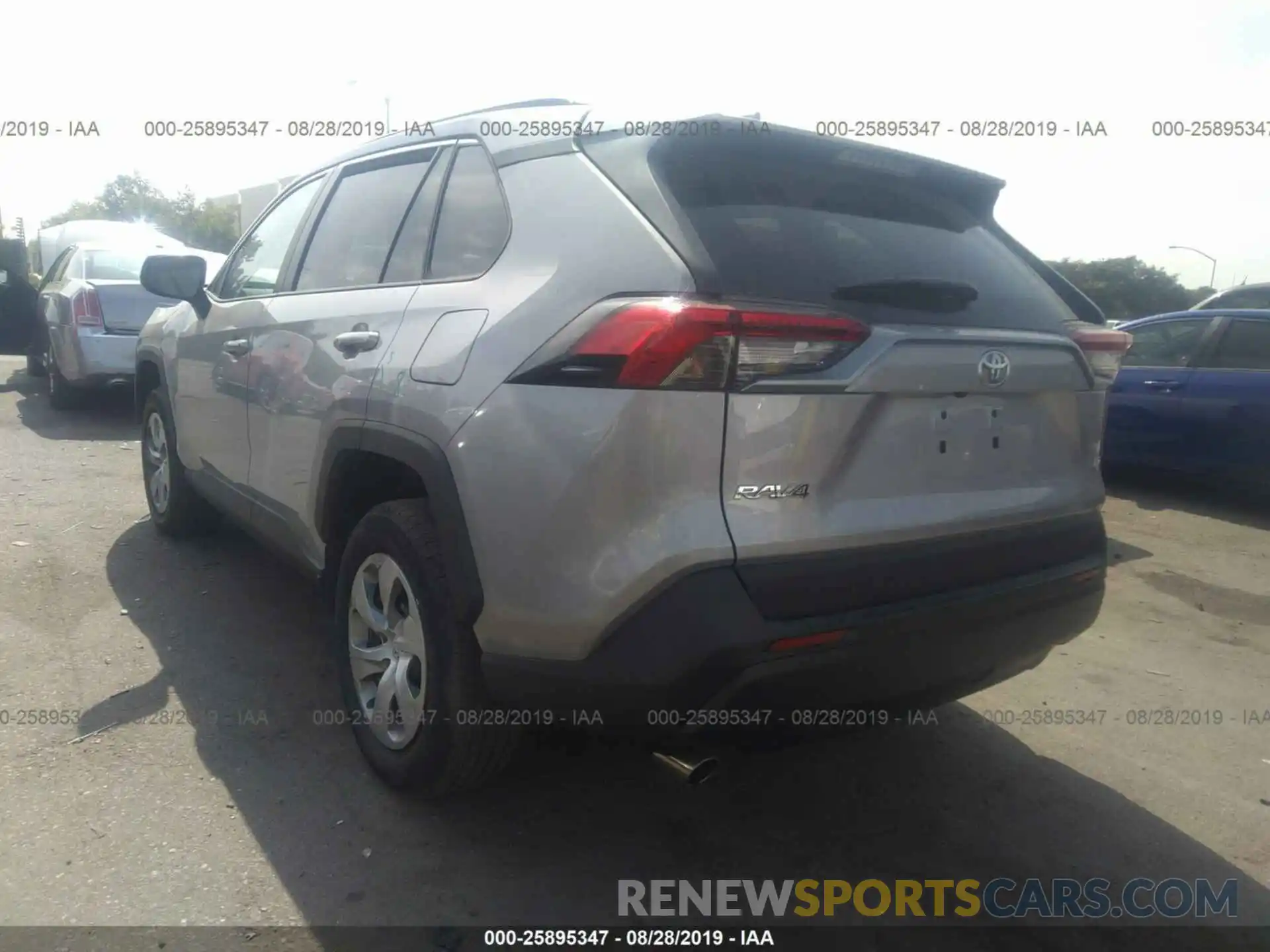 3 Фотография поврежденного автомобиля 2T3H1RFV1KW017234 TOYOTA RAV4 2019