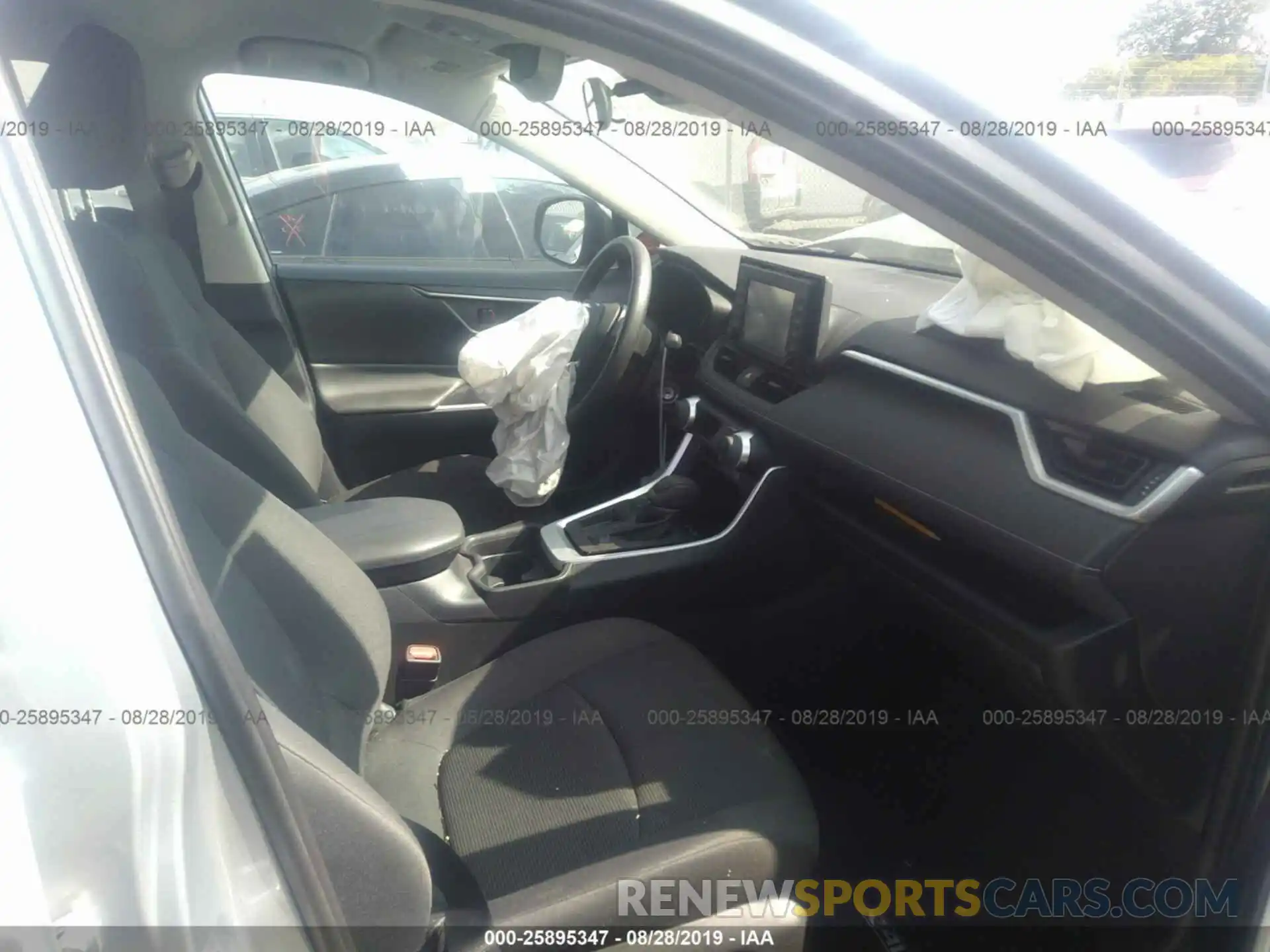 5 Photograph of a damaged car 2T3H1RFV1KW017234 TOYOTA RAV4 2019