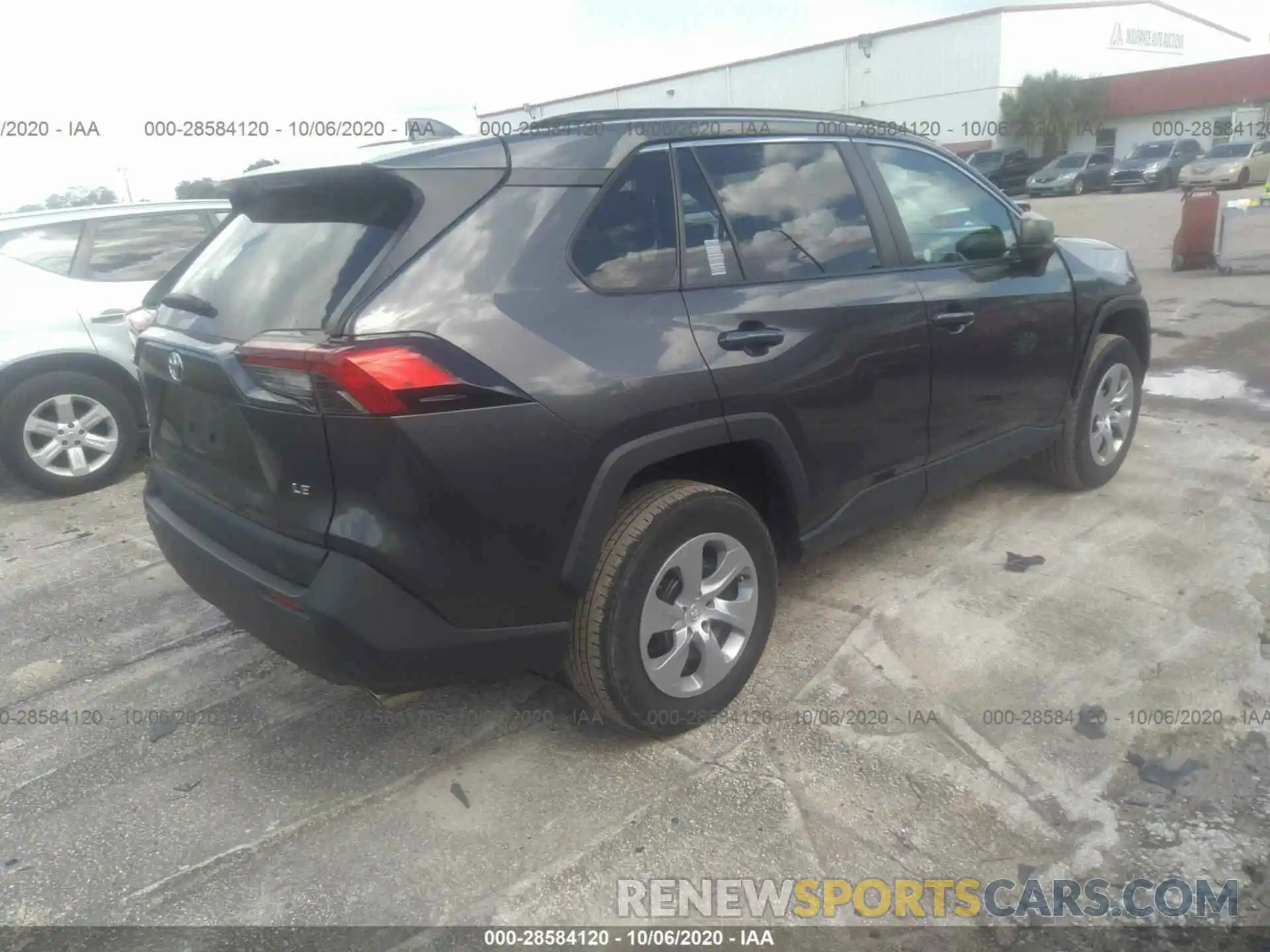 4 Photograph of a damaged car 2T3H1RFV1KW020716 TOYOTA RAV4 2019