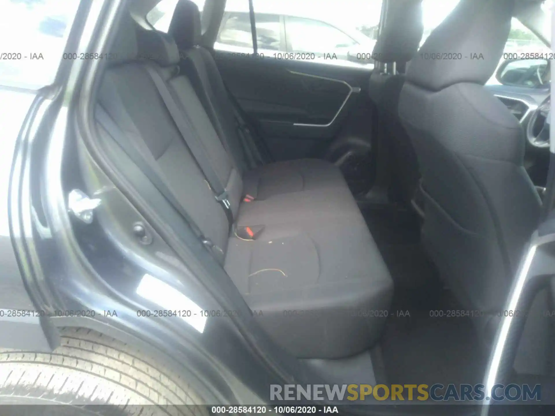 8 Photograph of a damaged car 2T3H1RFV1KW020716 TOYOTA RAV4 2019