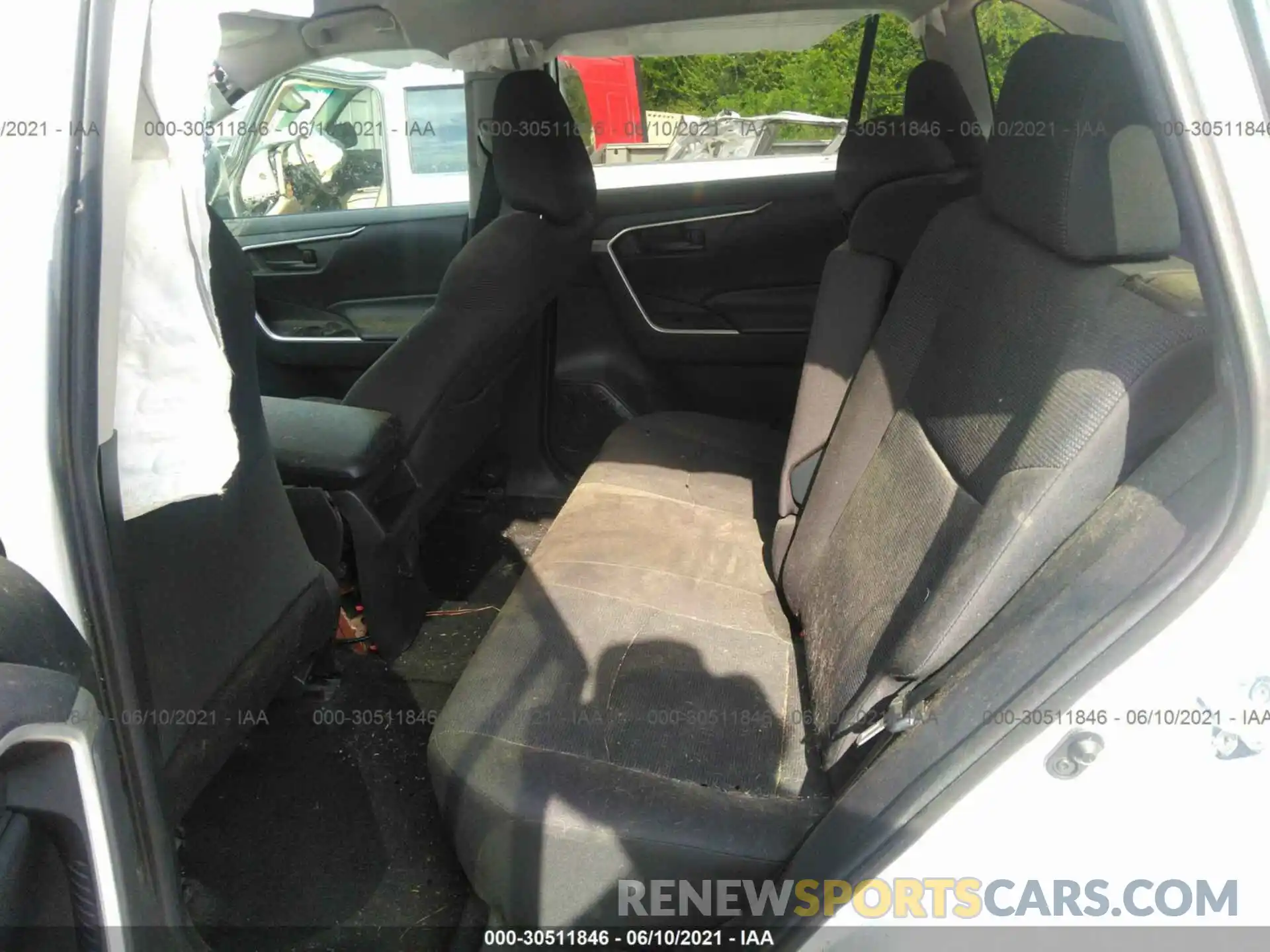 8 Photograph of a damaged car 2T3H1RFV1KW020778 TOYOTA RAV4 2019