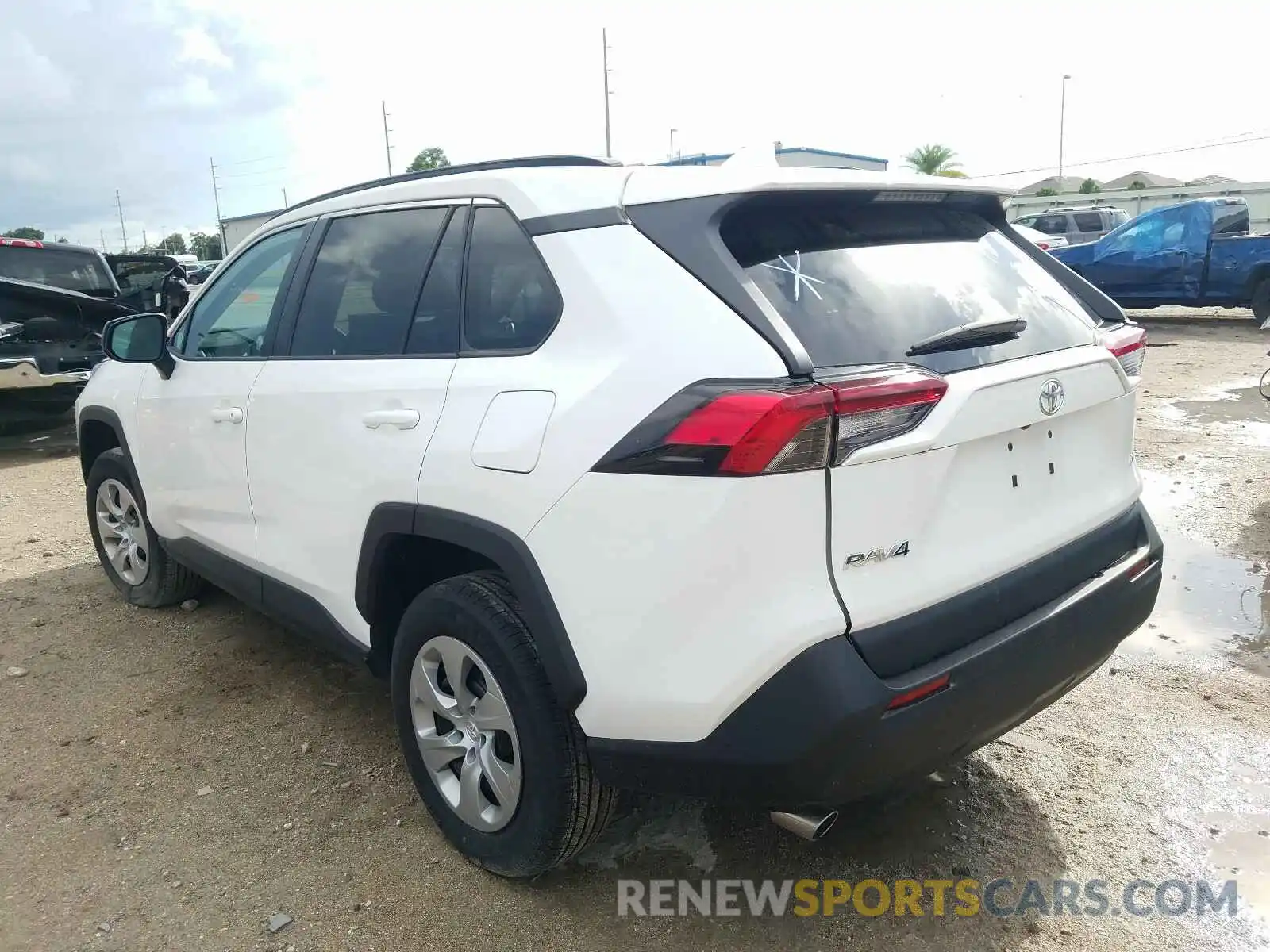 3 Photograph of a damaged car 2T3H1RFV1KW021042 TOYOTA RAV4 2019