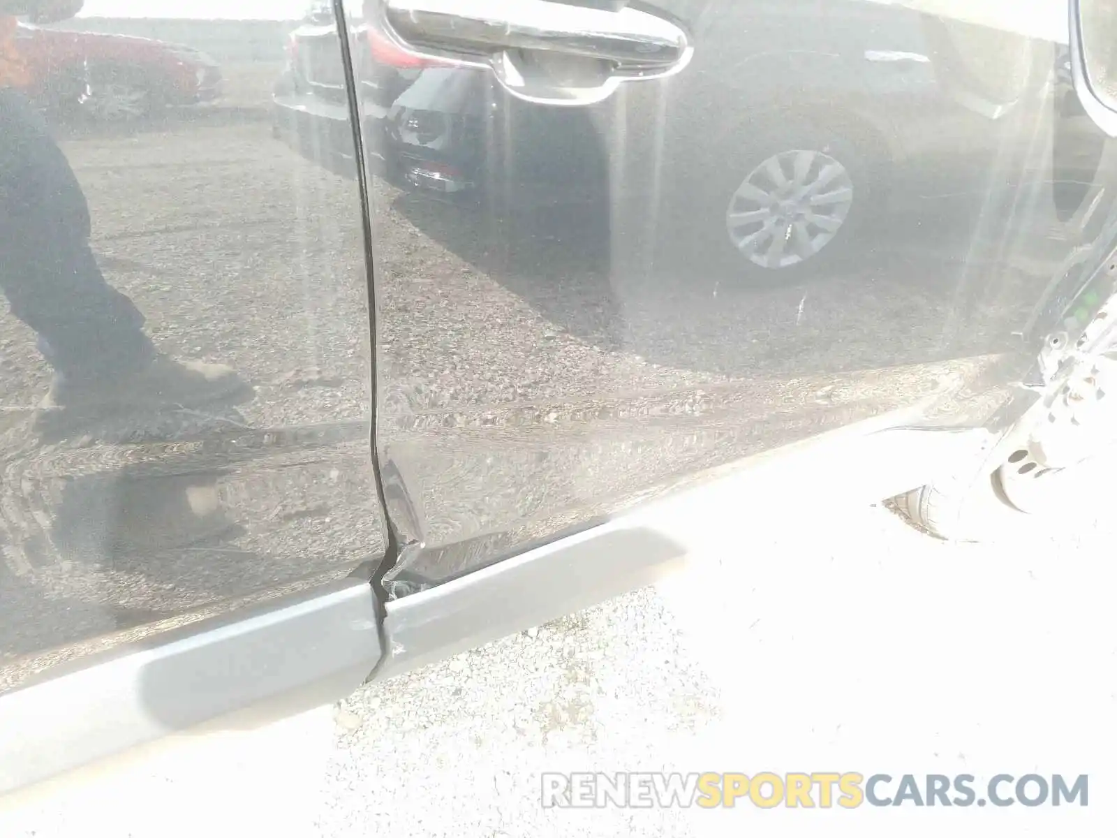 9 Photograph of a damaged car 2T3H1RFV1KW021512 TOYOTA RAV4 2019