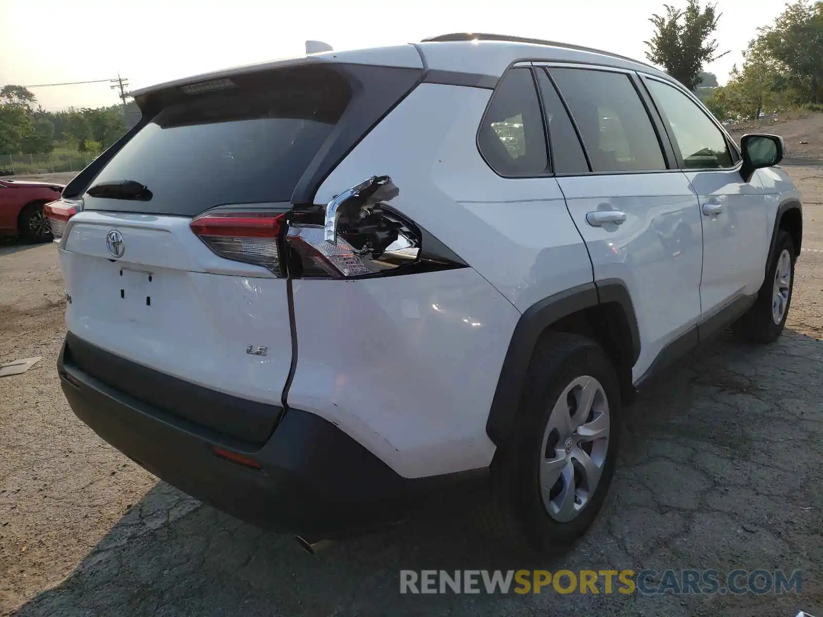 4 Photograph of a damaged car 2T3H1RFV1KW029948 TOYOTA RAV4 2019