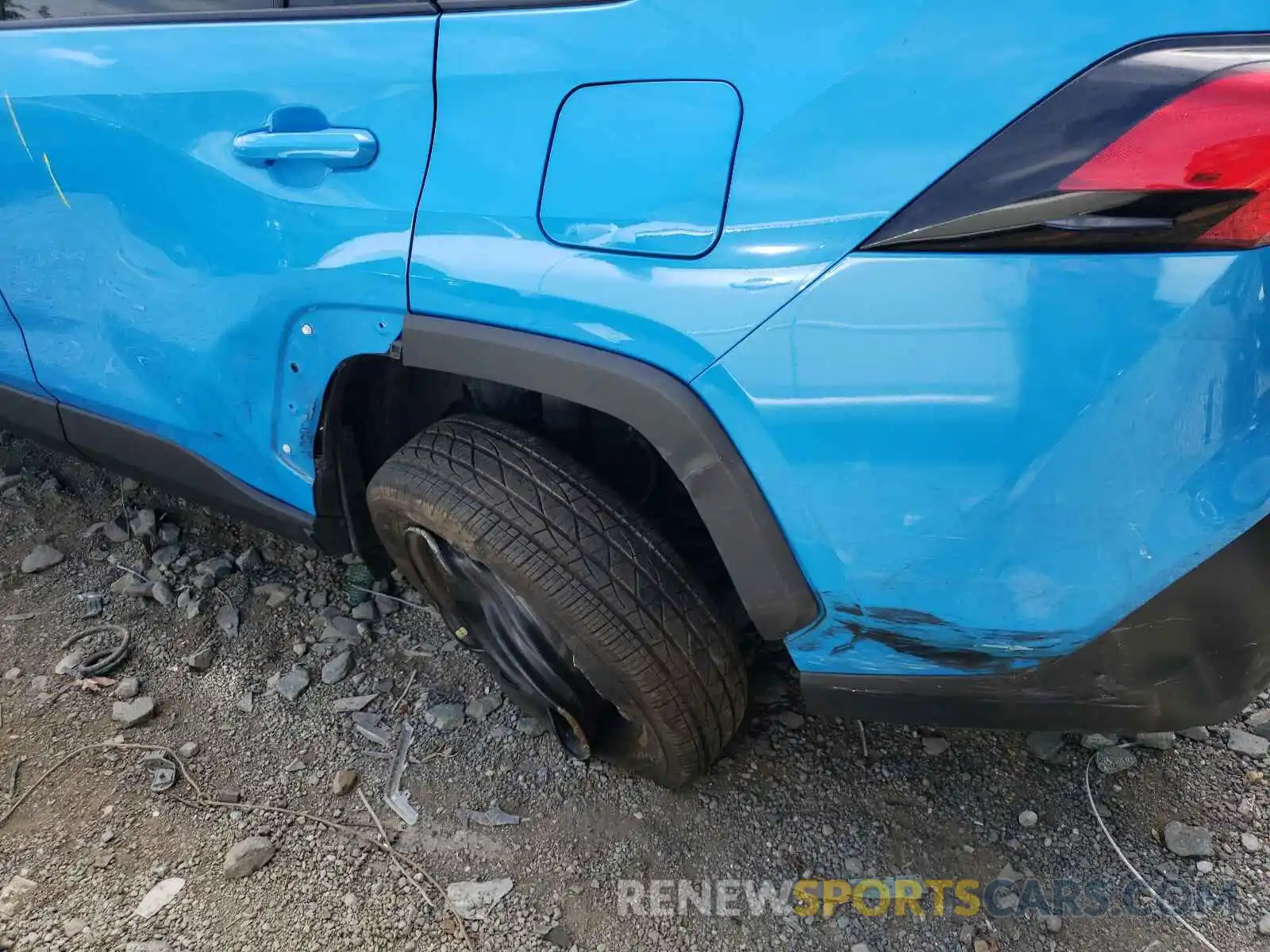 9 Photograph of a damaged car 2T3H1RFV1KW032235 TOYOTA RAV4 2019