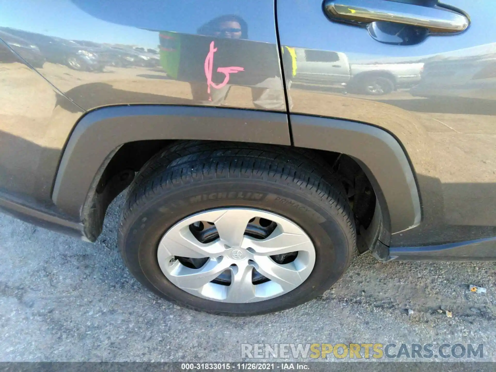 15 Photograph of a damaged car 2T3H1RFV1KW032719 TOYOTA RAV4 2019