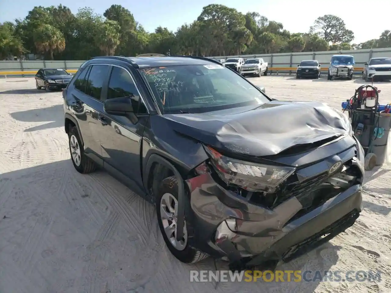 1 Photograph of a damaged car 2T3H1RFV1KW033241 TOYOTA RAV4 2019