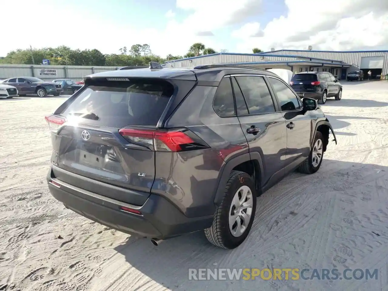 4 Photograph of a damaged car 2T3H1RFV1KW033241 TOYOTA RAV4 2019