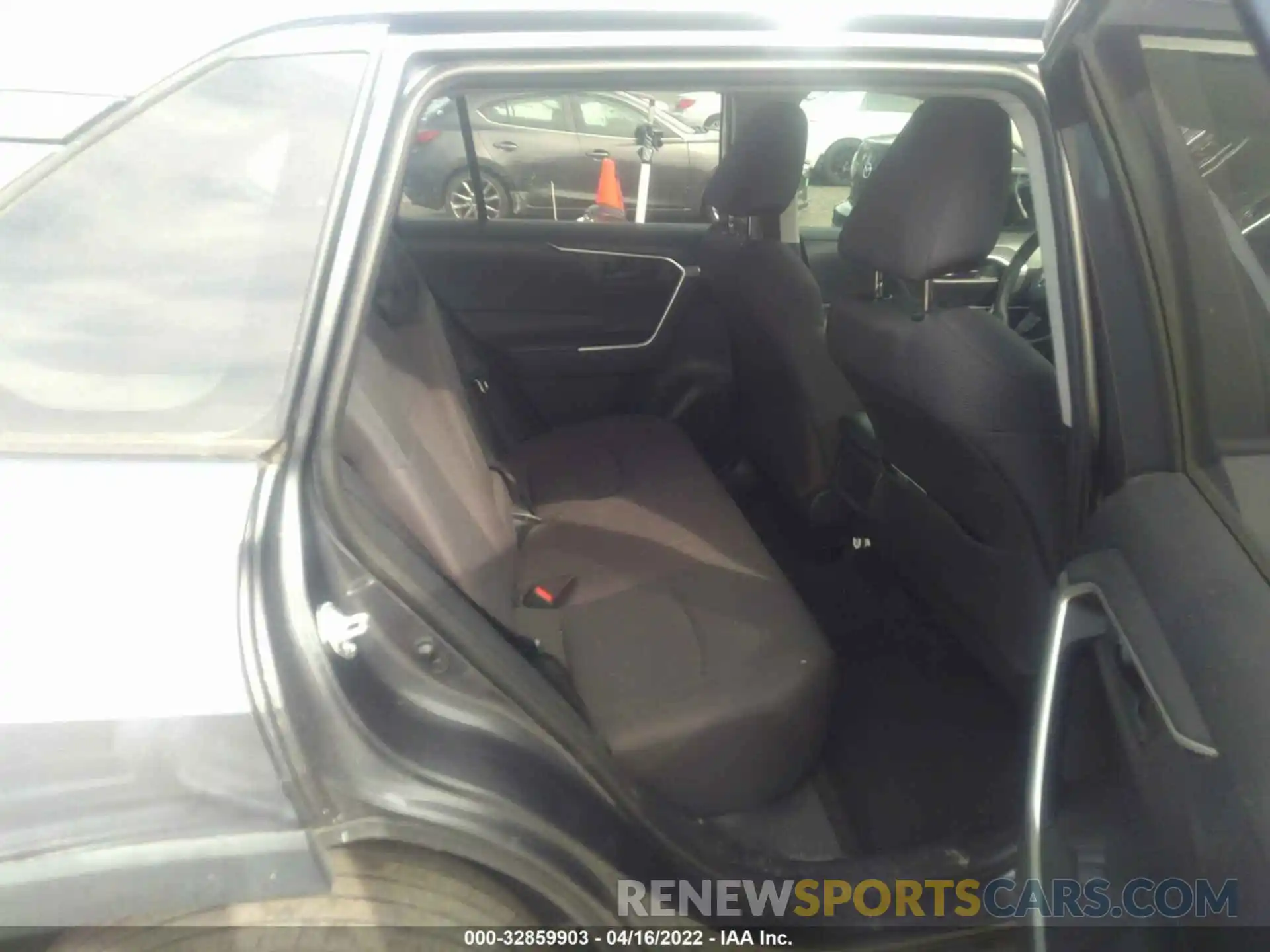 8 Photograph of a damaged car 2T3H1RFV1KW033496 TOYOTA RAV4 2019