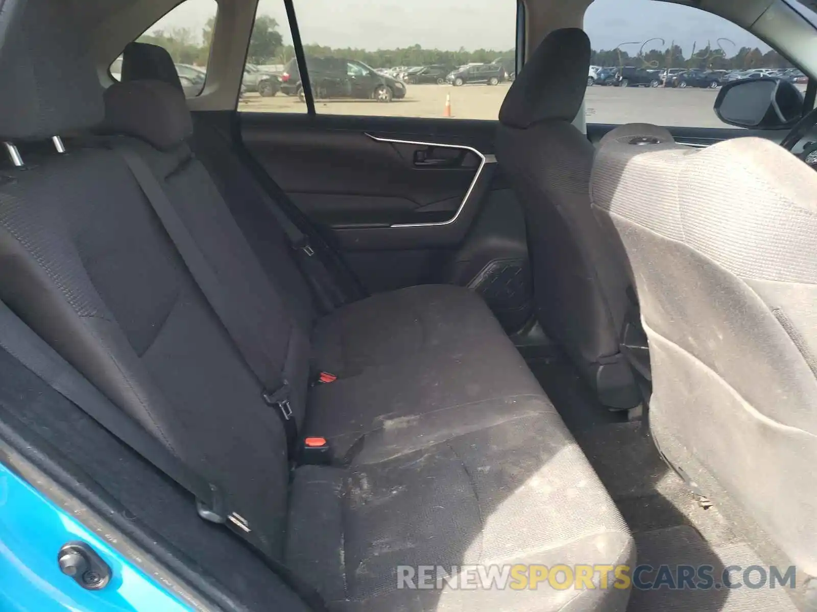 6 Photograph of a damaged car 2T3H1RFV1KW035653 TOYOTA RAV4 2019