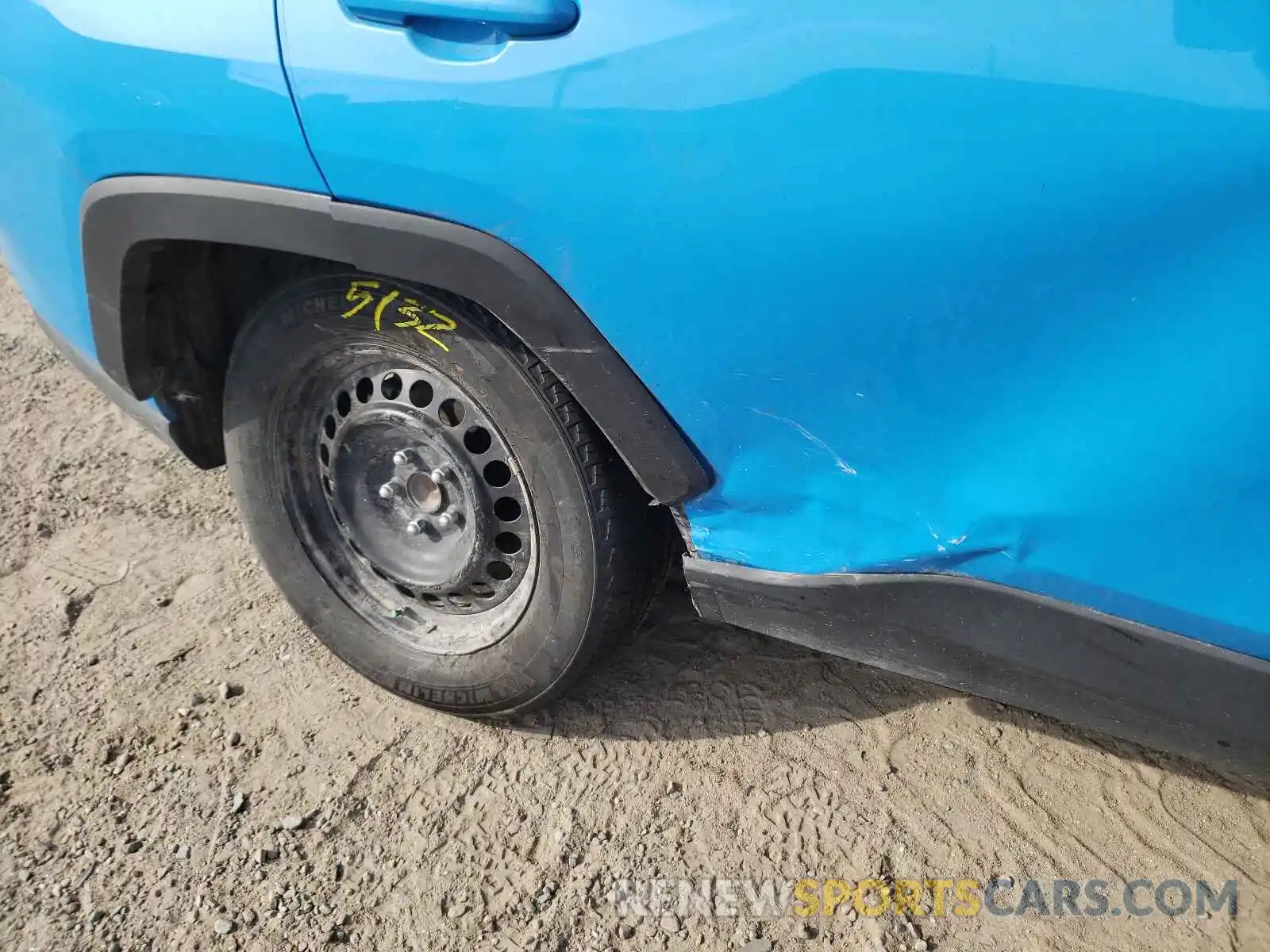 9 Photograph of a damaged car 2T3H1RFV1KW035653 TOYOTA RAV4 2019