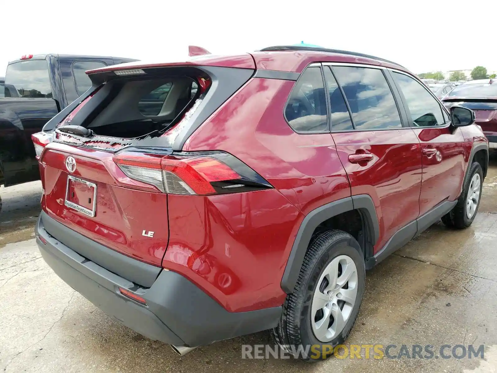 4 Photograph of a damaged car 2T3H1RFV1KW038777 TOYOTA RAV4 2019