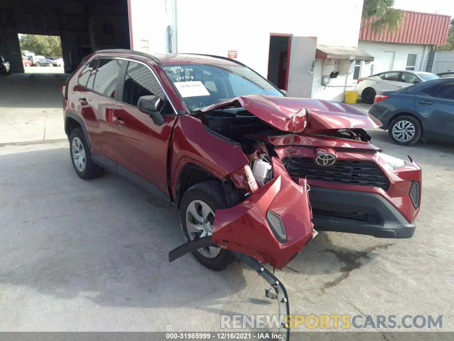 1 Photograph of a damaged car 2T3H1RFV1KW043283 TOYOTA RAV4 2019