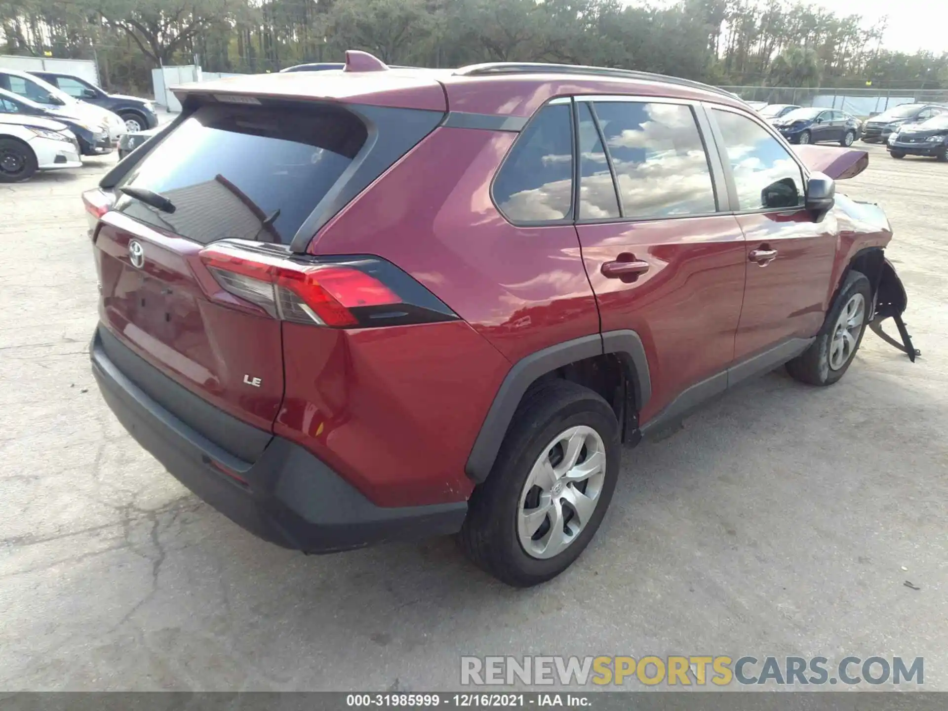 4 Photograph of a damaged car 2T3H1RFV1KW043283 TOYOTA RAV4 2019