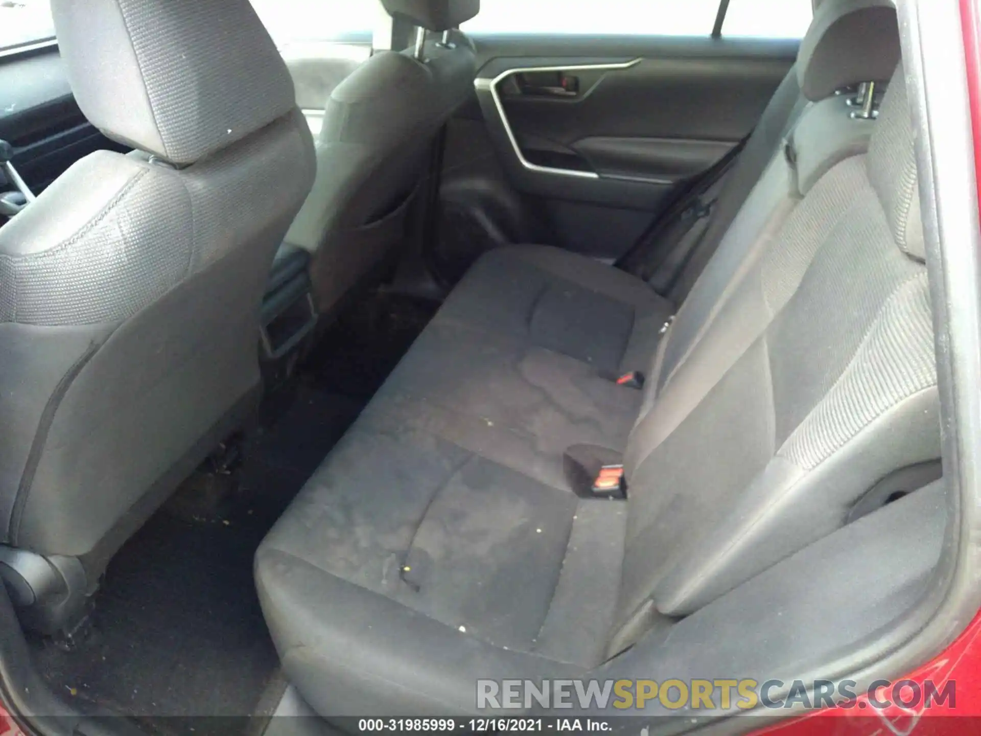 8 Photograph of a damaged car 2T3H1RFV1KW043283 TOYOTA RAV4 2019