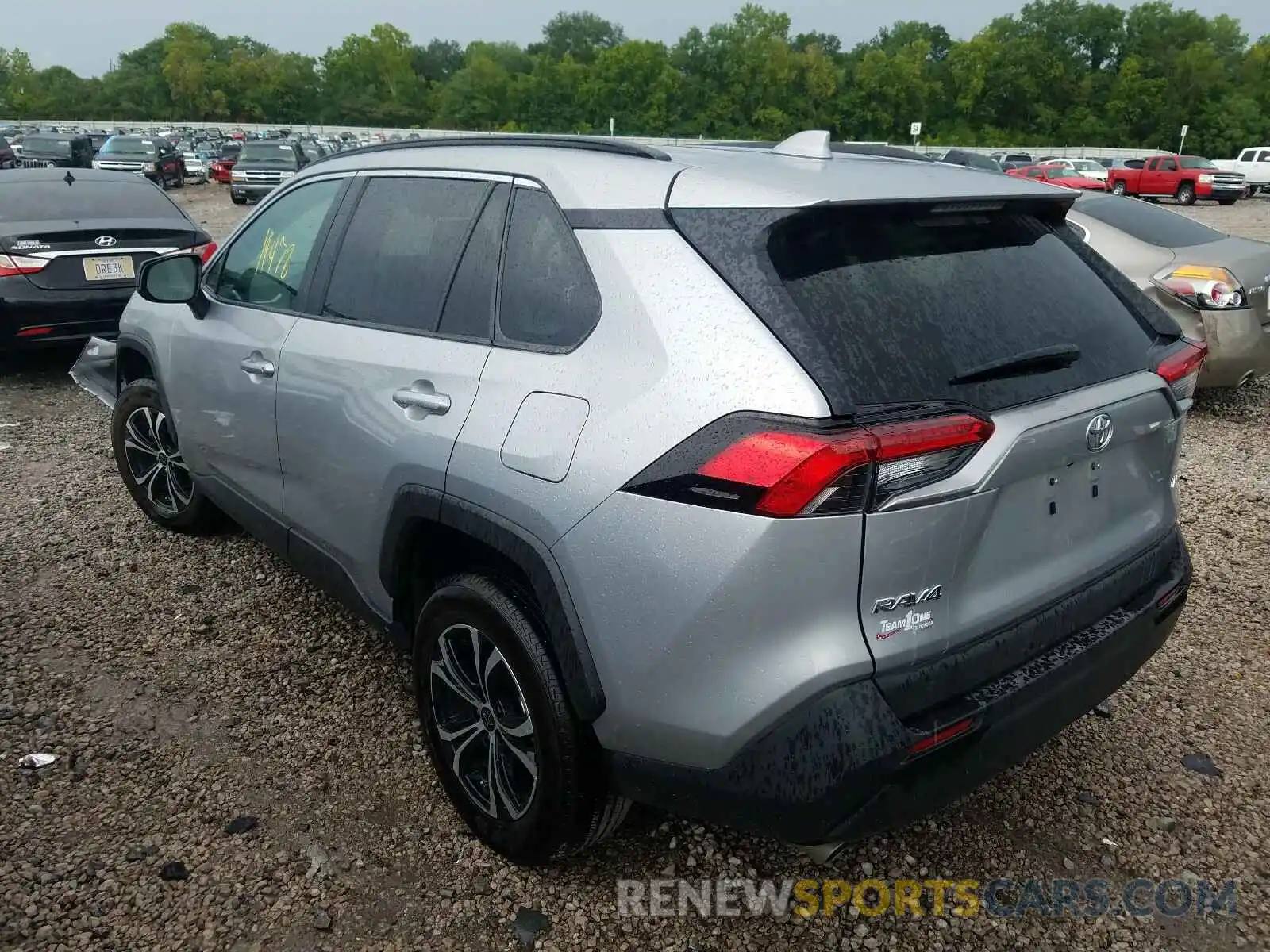 3 Photograph of a damaged car 2T3H1RFV1KW044241 TOYOTA RAV4 2019