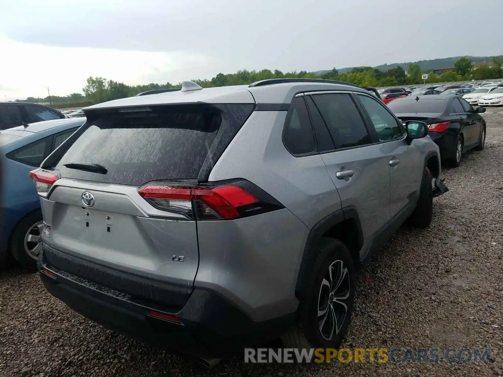 4 Photograph of a damaged car 2T3H1RFV1KW044241 TOYOTA RAV4 2019