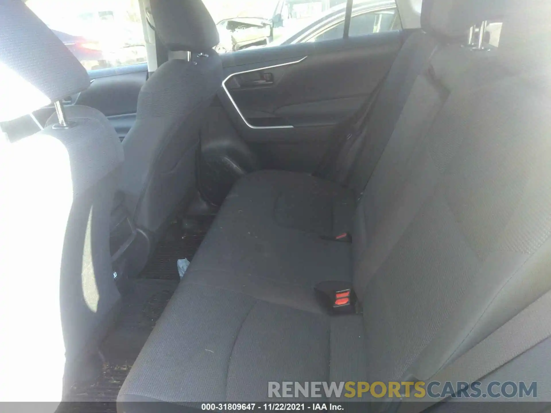 8 Photograph of a damaged car 2T3H1RFV1KW045082 TOYOTA RAV4 2019