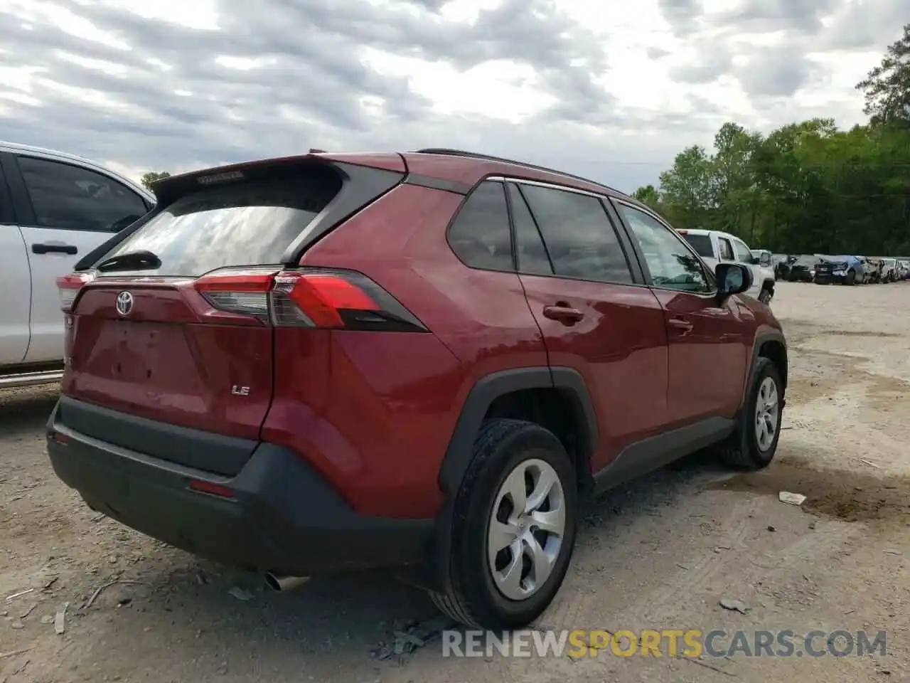 4 Photograph of a damaged car 2T3H1RFV1KW046264 TOYOTA RAV4 2019