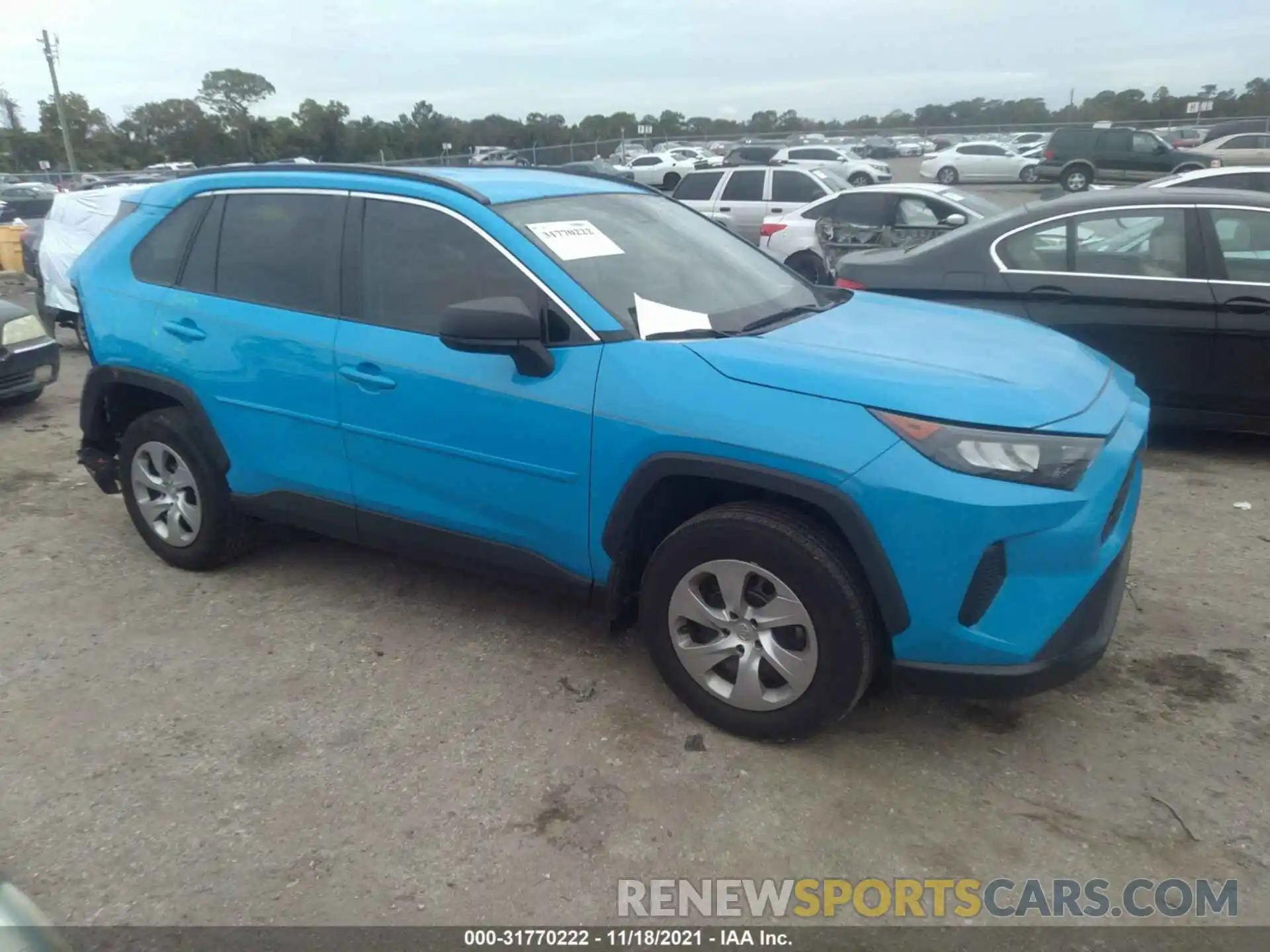 1 Photograph of a damaged car 2T3H1RFV1KW048452 TOYOTA RAV4 2019