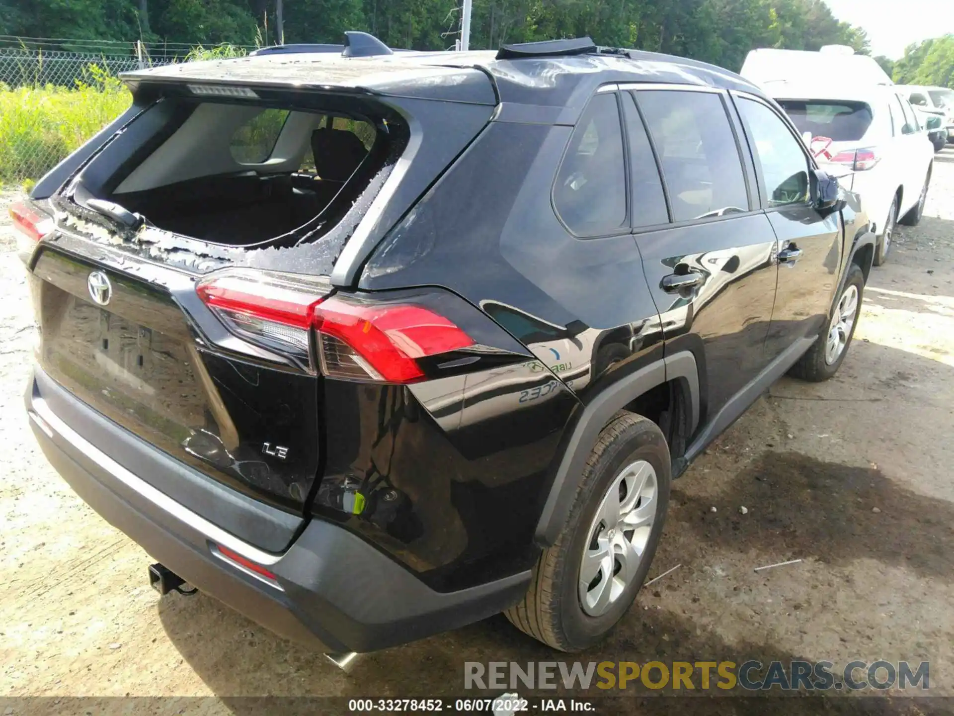 4 Photograph of a damaged car 2T3H1RFV1KW050475 TOYOTA RAV4 2019