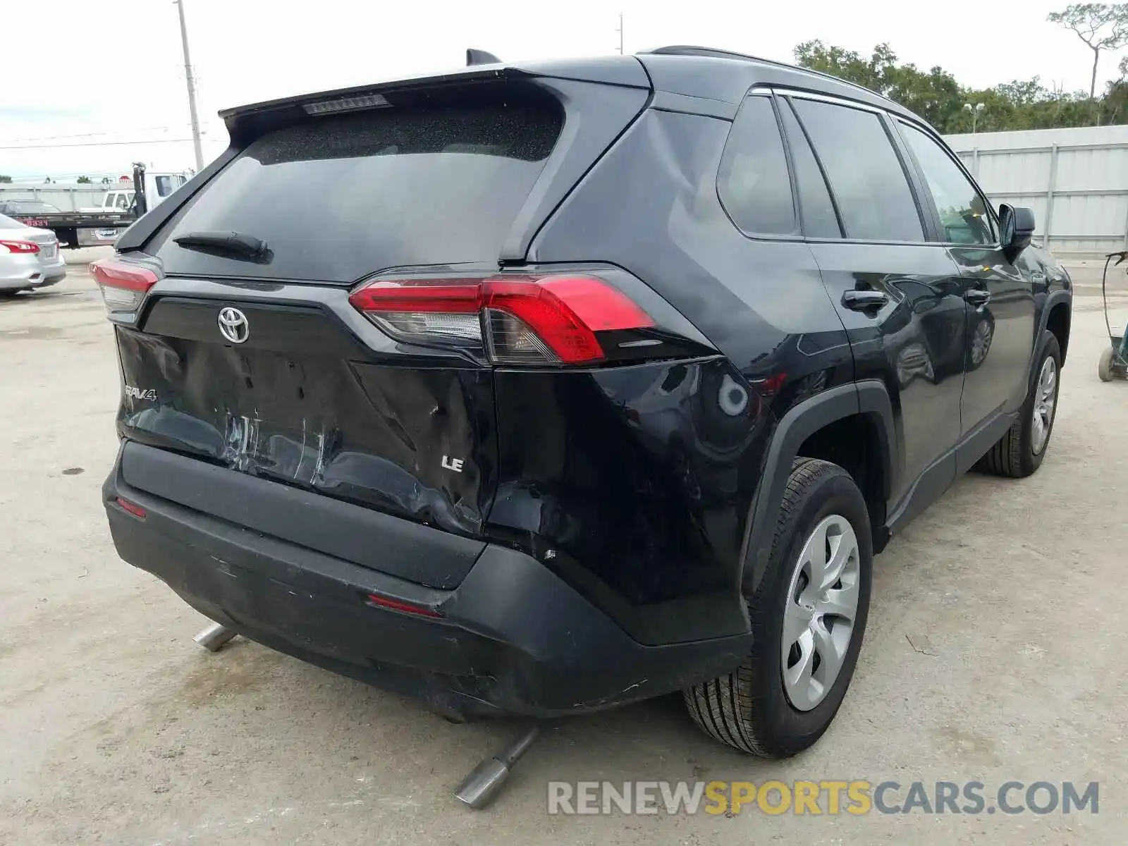 4 Photograph of a damaged car 2T3H1RFV1KW051870 TOYOTA RAV4 2019