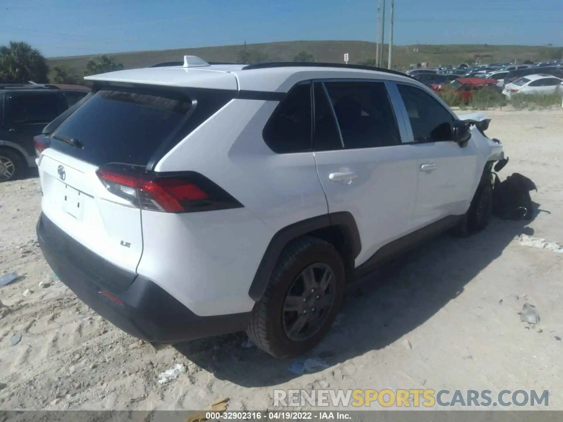 4 Photograph of a damaged car 2T3H1RFV1KW054817 TOYOTA RAV4 2019