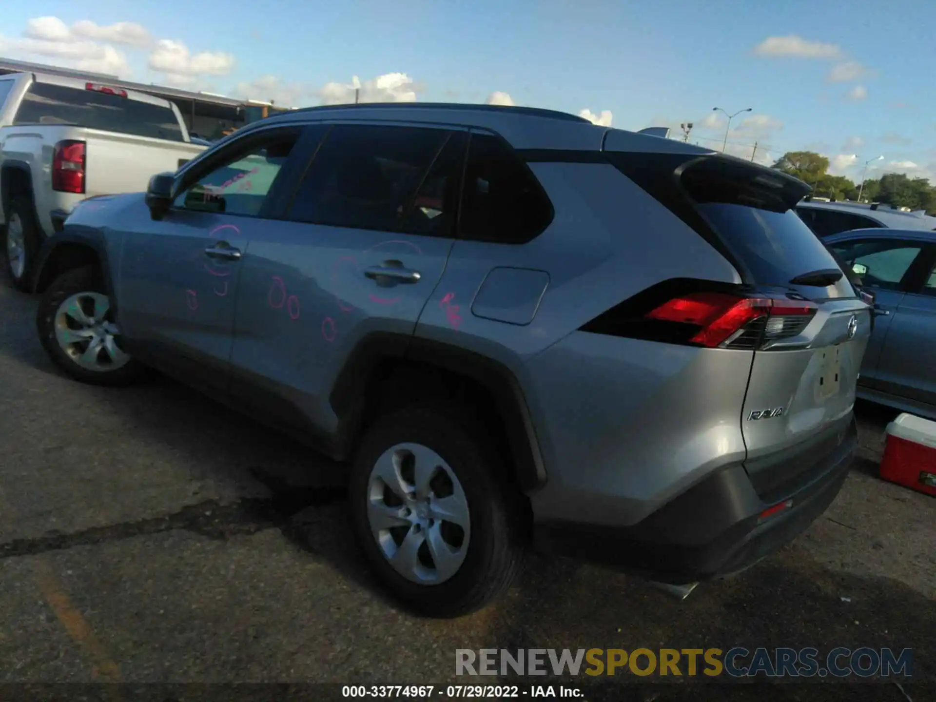 3 Photograph of a damaged car 2T3H1RFV1KW056566 TOYOTA RAV4 2019