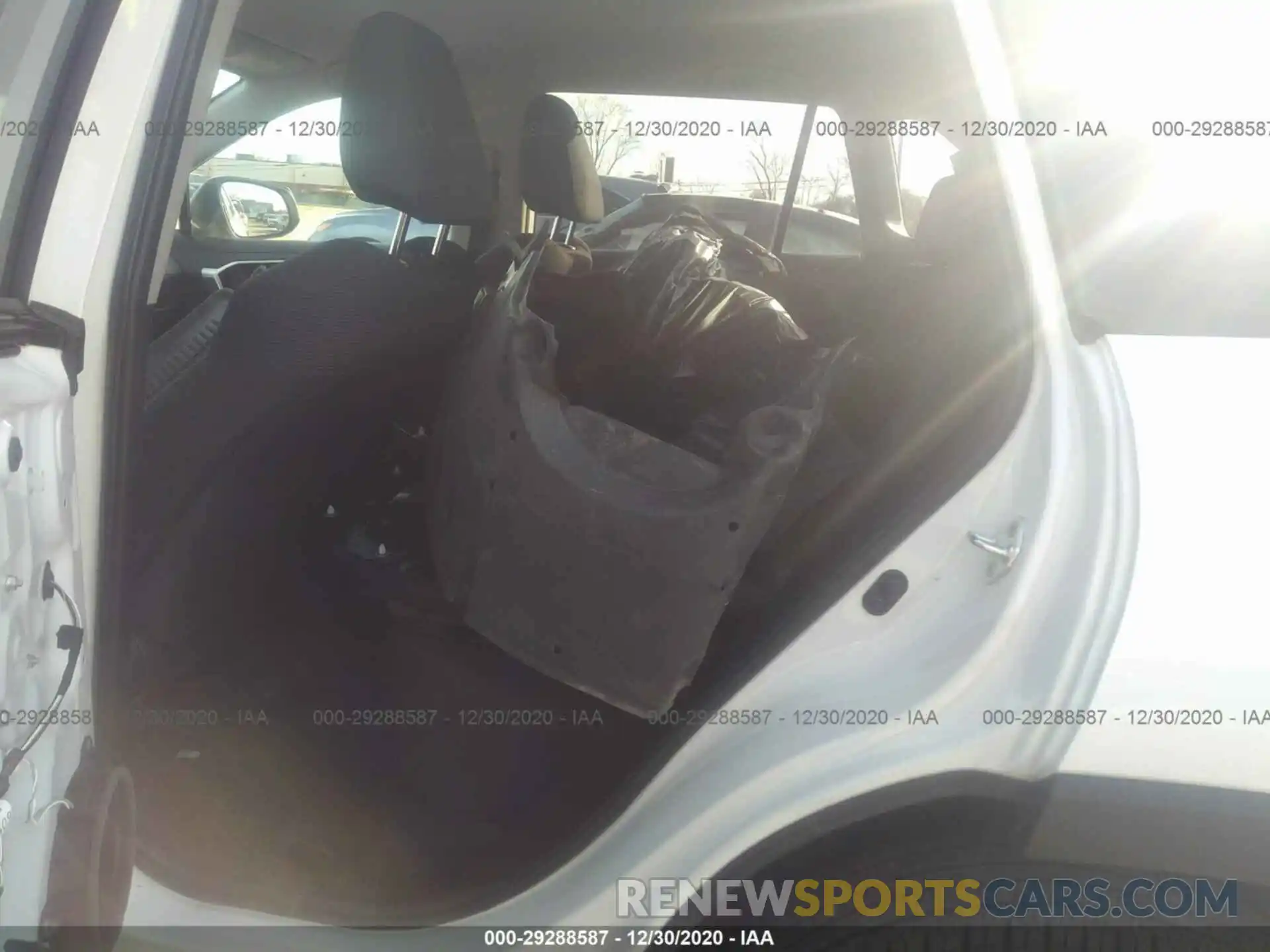 8 Photograph of a damaged car 2T3H1RFV2KC001030 TOYOTA RAV4 2019