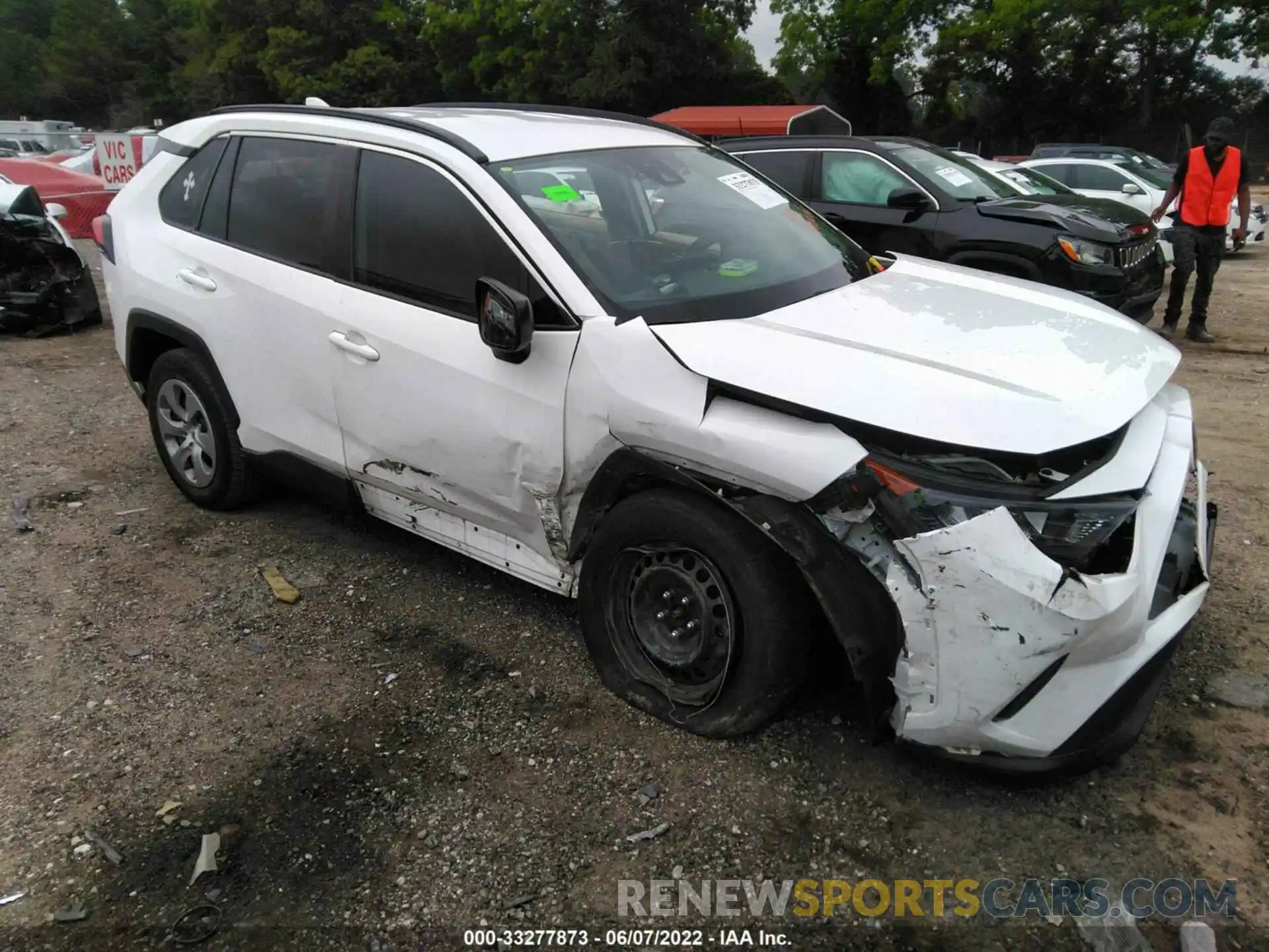 1 Photograph of a damaged car 2T3H1RFV2KC010052 TOYOTA RAV4 2019