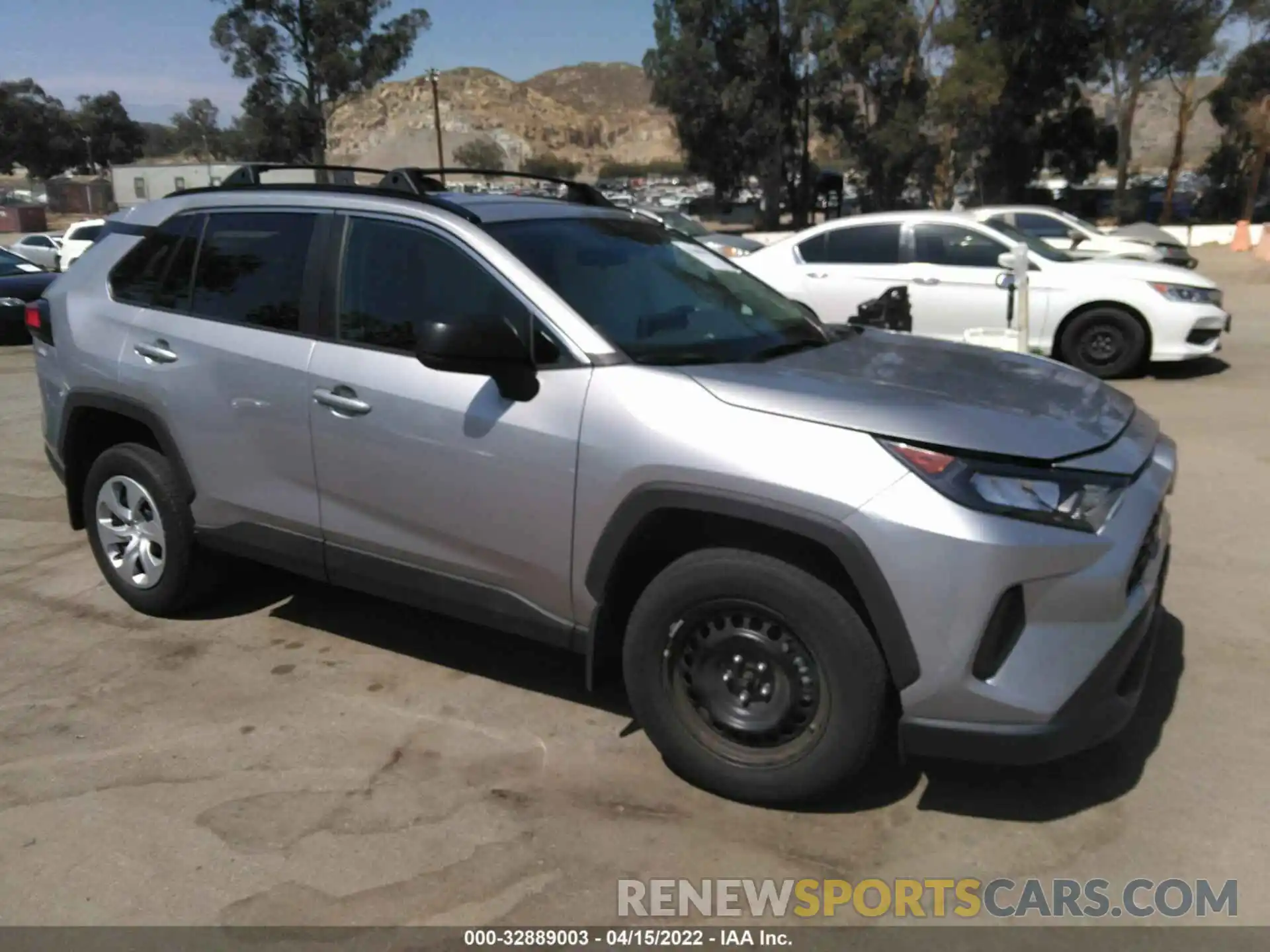 1 Photograph of a damaged car 2T3H1RFV2KC020290 TOYOTA RAV4 2019