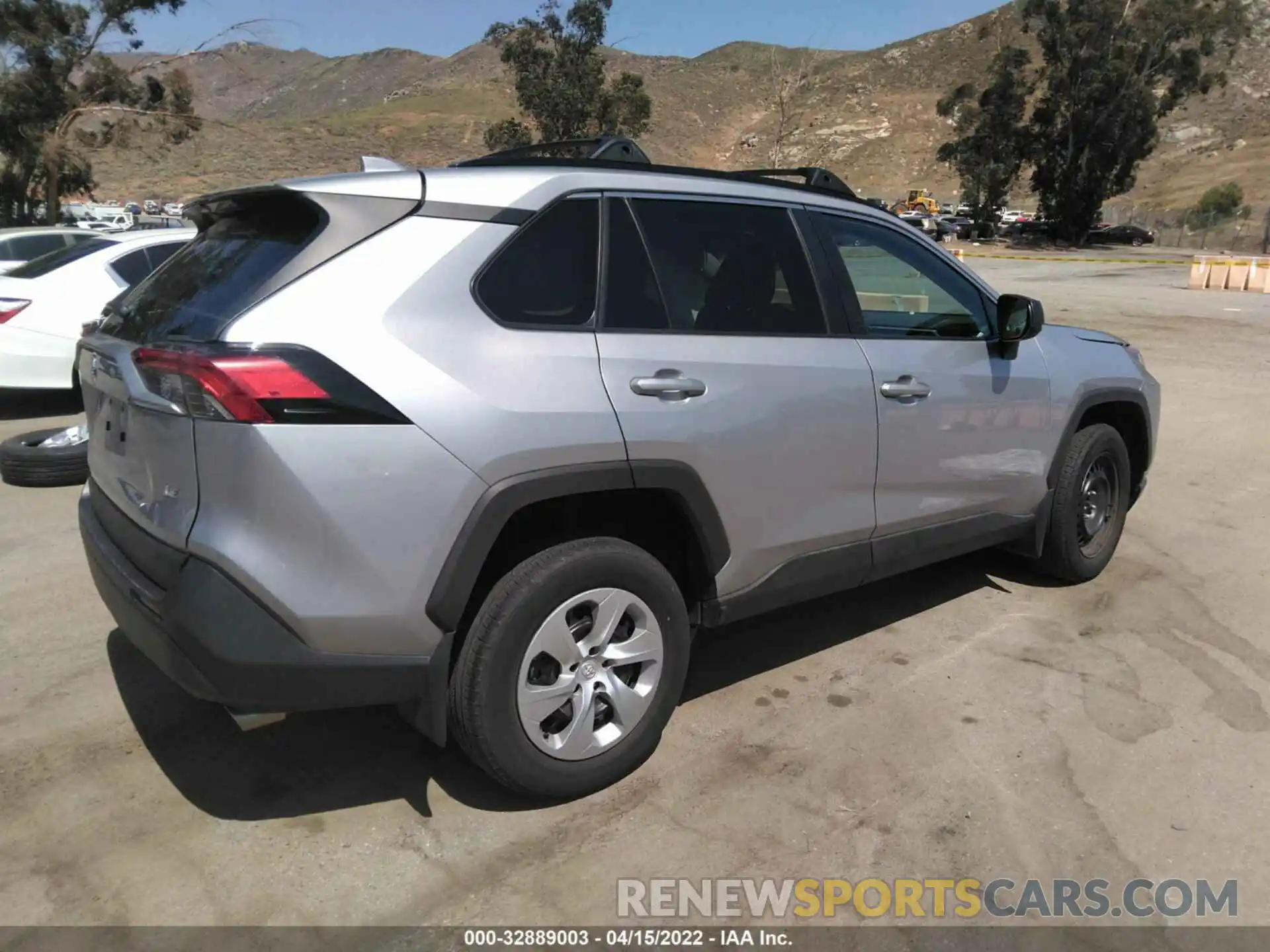 4 Photograph of a damaged car 2T3H1RFV2KC020290 TOYOTA RAV4 2019