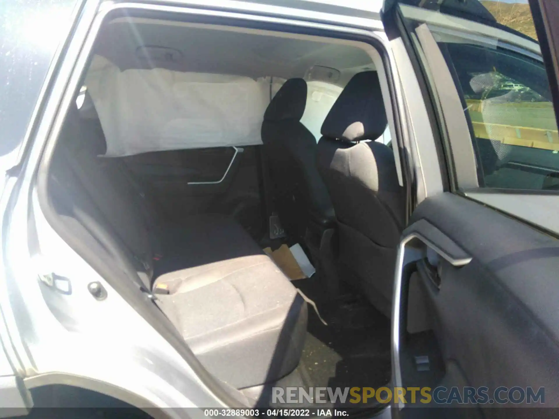 8 Photograph of a damaged car 2T3H1RFV2KC020290 TOYOTA RAV4 2019