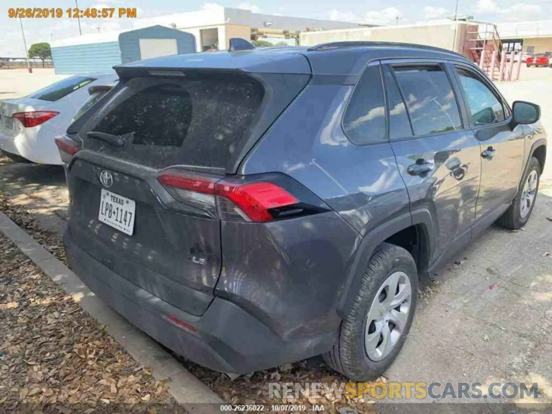 11 Photograph of a damaged car 2T3H1RFV2KW003648 TOYOTA RAV4 2019