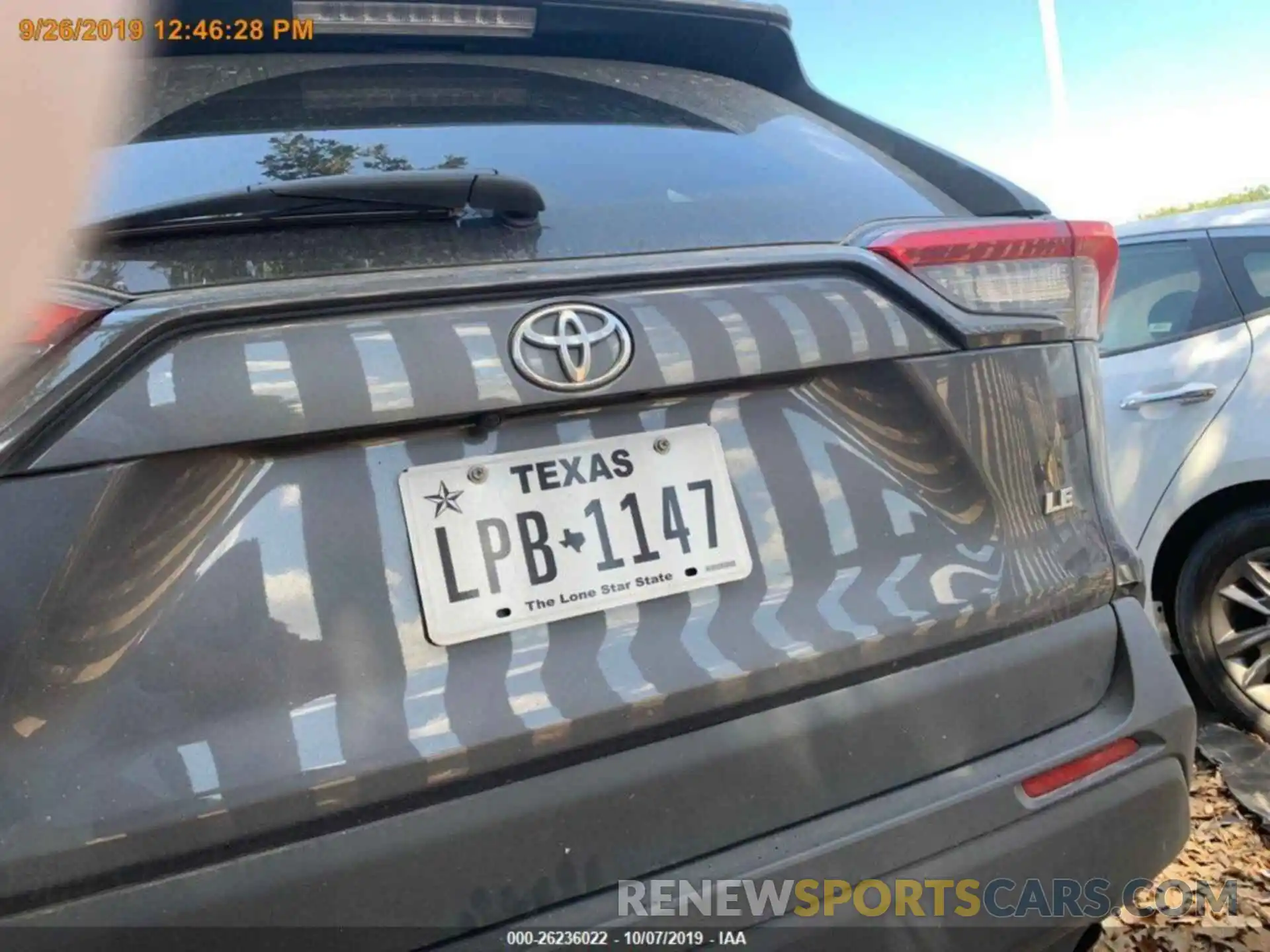 12 Photograph of a damaged car 2T3H1RFV2KW003648 TOYOTA RAV4 2019