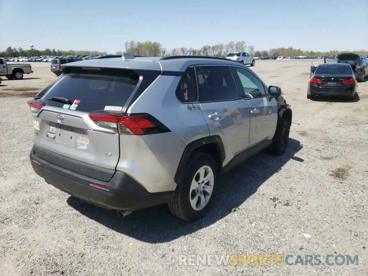 4 Photograph of a damaged car 2T3H1RFV2KW005299 TOYOTA RAV4 2019