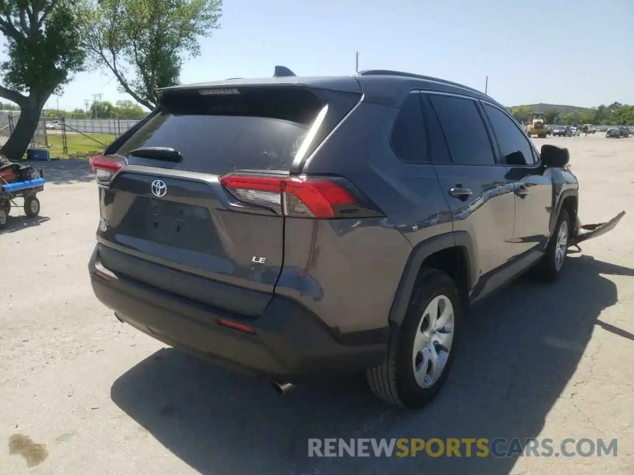 4 Photograph of a damaged car 2T3H1RFV2KW005531 TOYOTA RAV4 2019