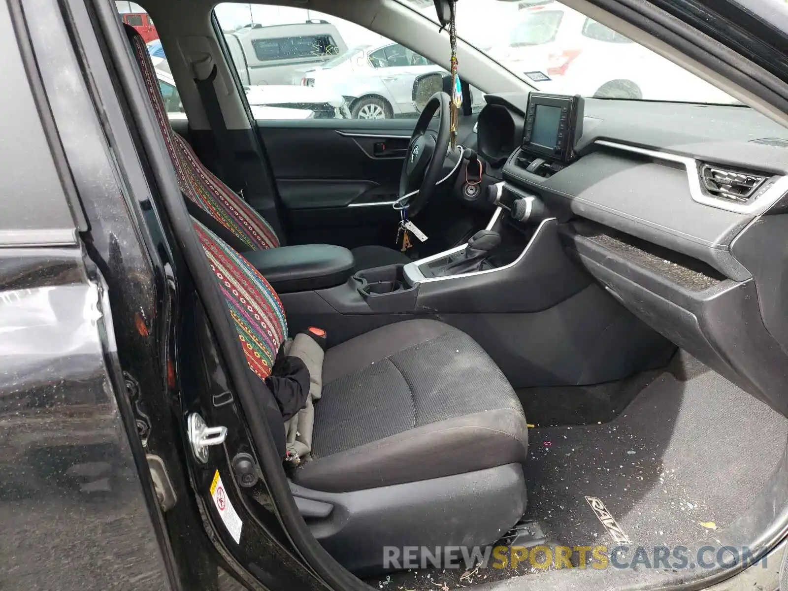 5 Photograph of a damaged car 2T3H1RFV2KW006078 TOYOTA RAV4 2019