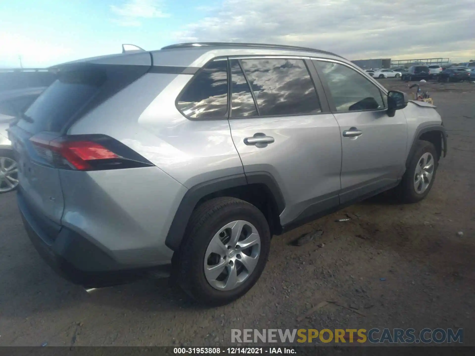 4 Фотография поврежденного автомобиля 2T3H1RFV2KW011037 TOYOTA RAV4 2019