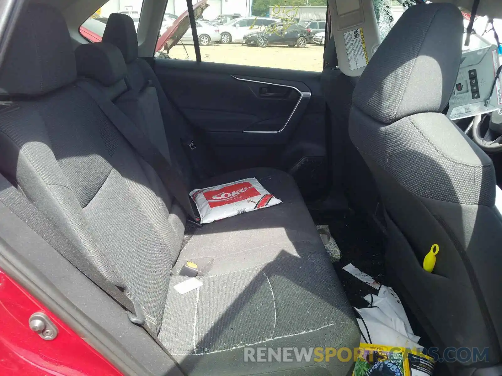 6 Photograph of a damaged car 2T3H1RFV2KW013886 TOYOTA RAV4 2019