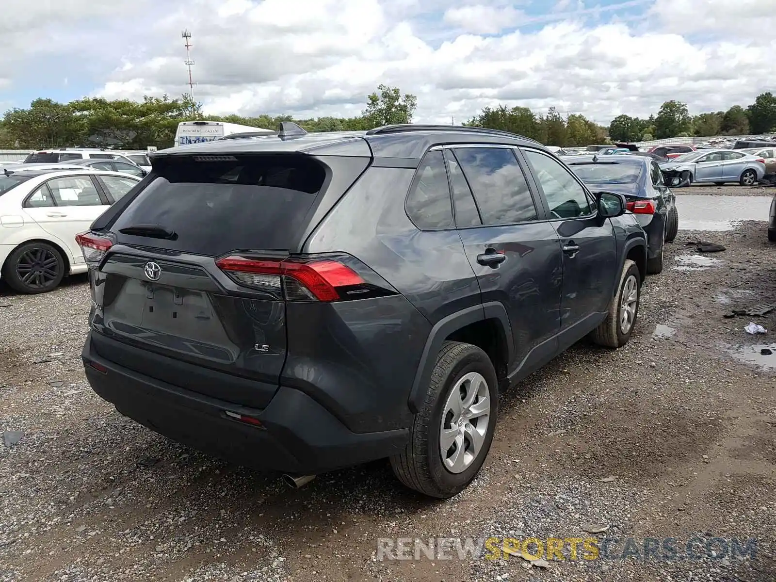 4 Photograph of a damaged car 2T3H1RFV2KW019512 TOYOTA RAV4 2019