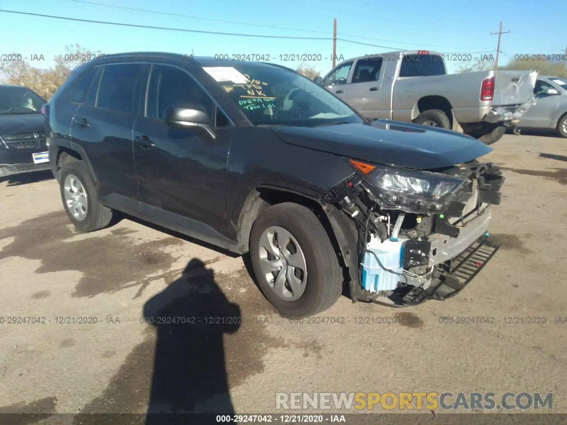 1 Photograph of a damaged car 2T3H1RFV2KW019638 TOYOTA RAV4 2019