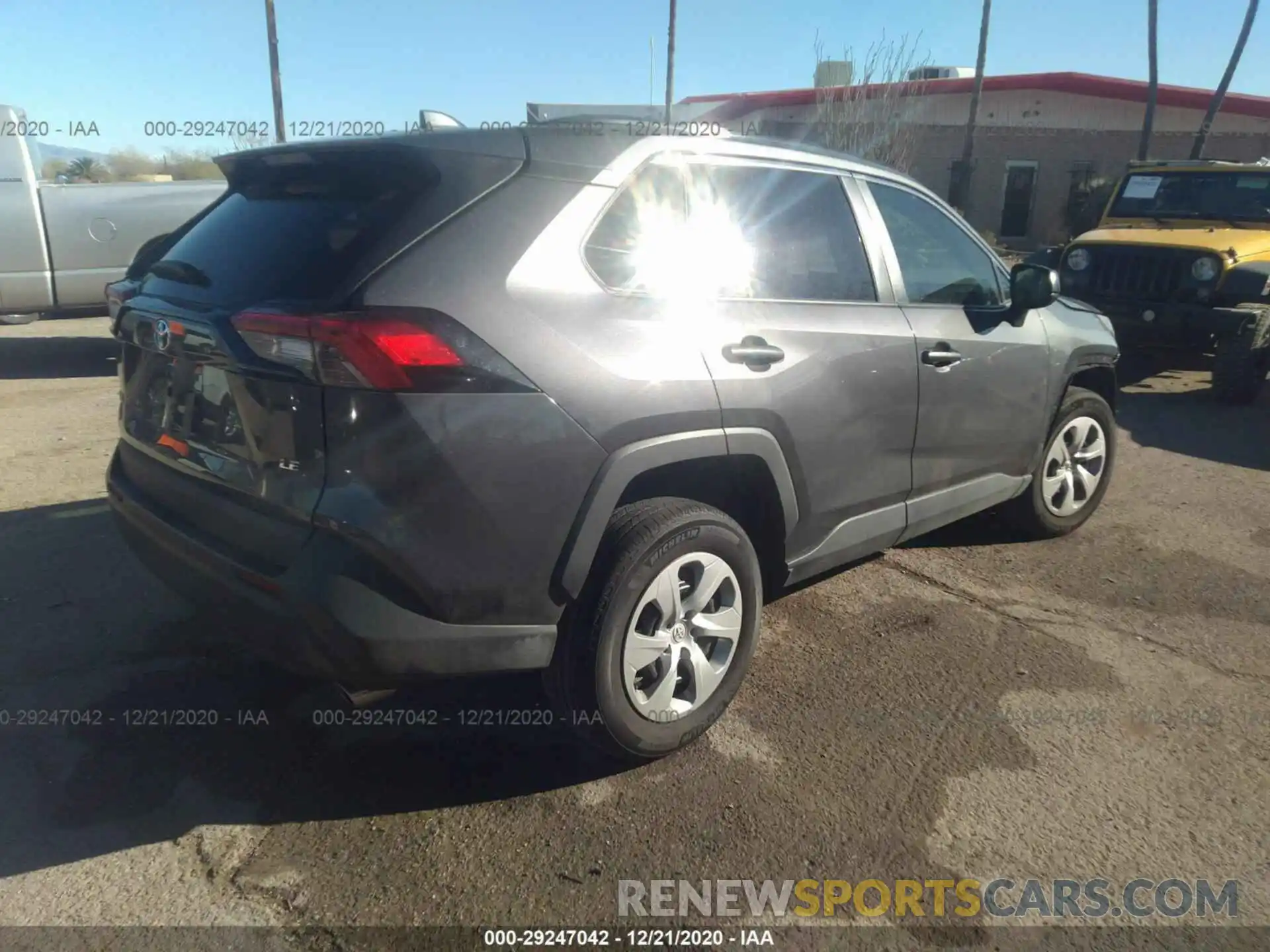 4 Photograph of a damaged car 2T3H1RFV2KW019638 TOYOTA RAV4 2019