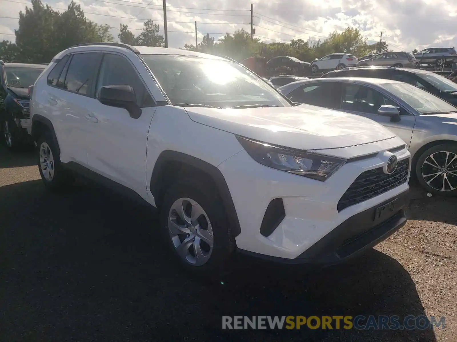 1 Photograph of a damaged car 2T3H1RFV2KW019798 TOYOTA RAV4 2019