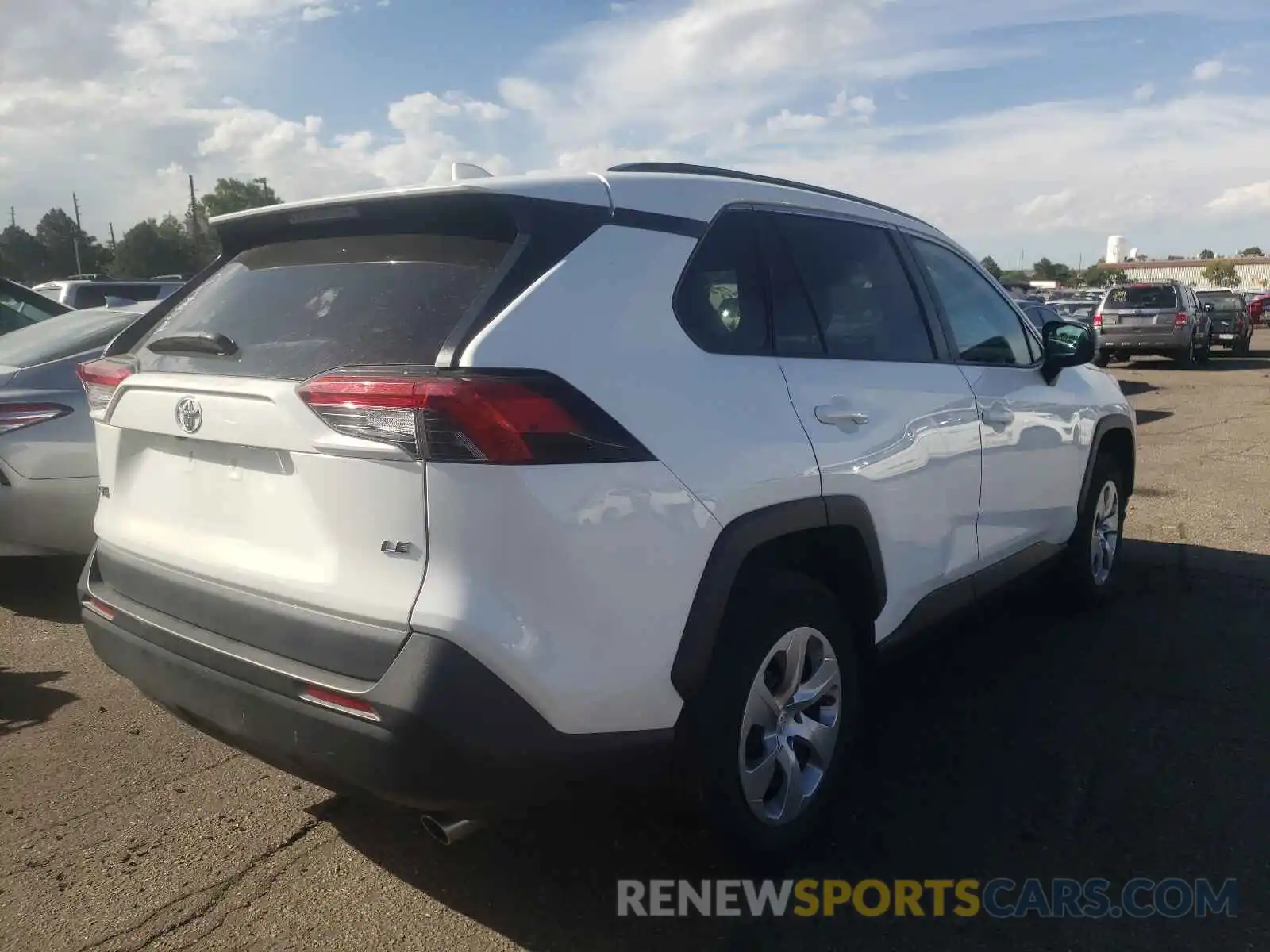 4 Photograph of a damaged car 2T3H1RFV2KW019798 TOYOTA RAV4 2019