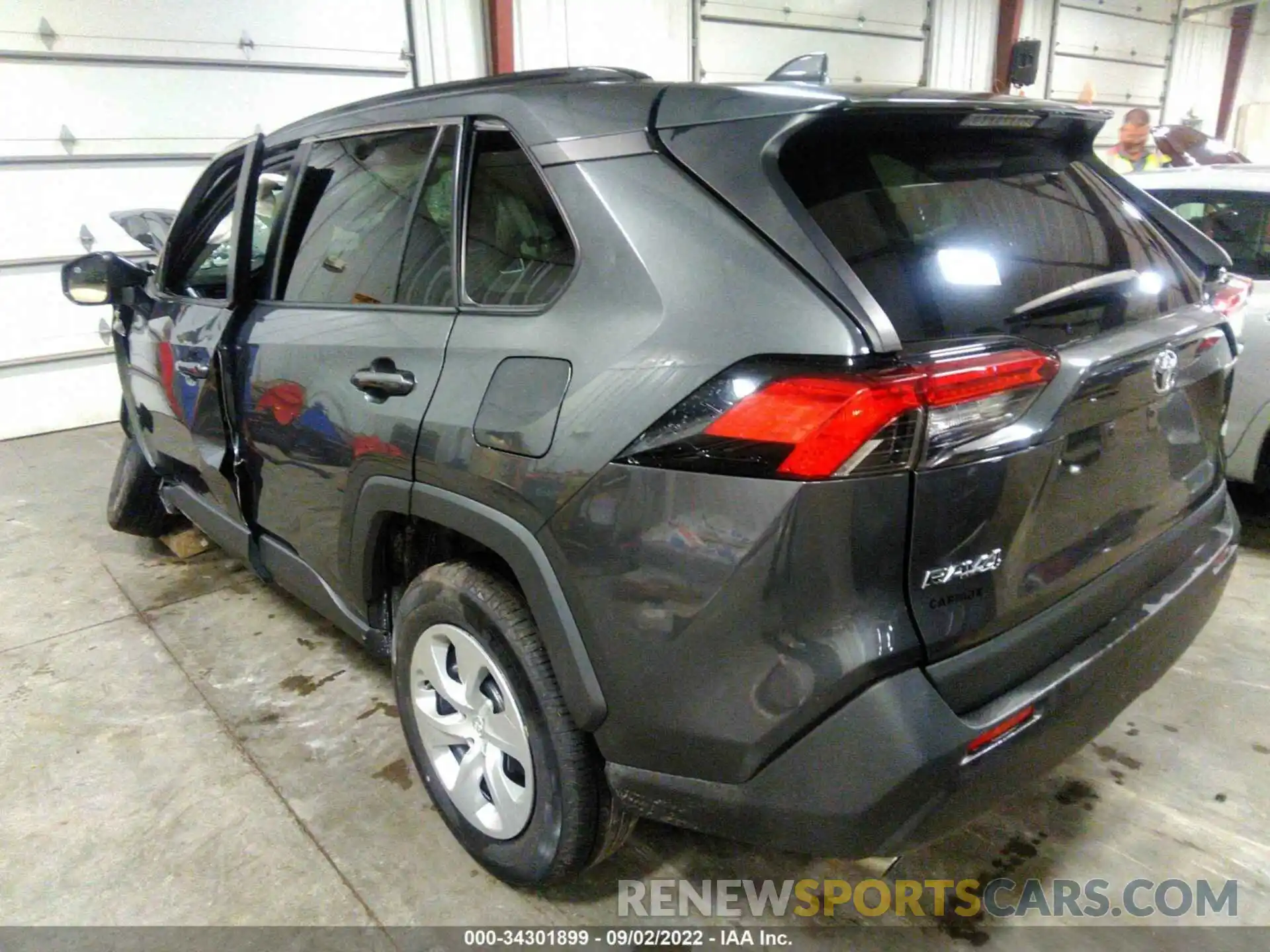 3 Фотография поврежденного автомобиля 2T3H1RFV2KW021521 TOYOTA RAV4 2019