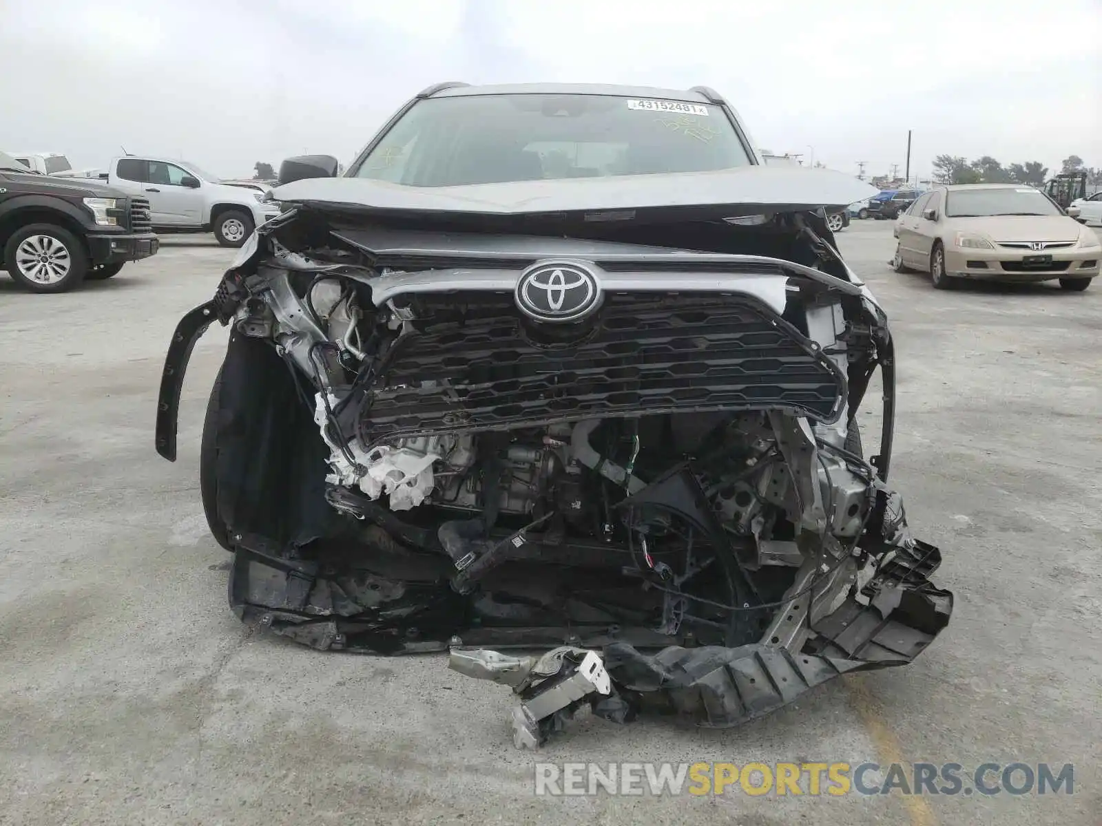 9 Photograph of a damaged car 2T3H1RFV2KW021616 TOYOTA RAV4 2019