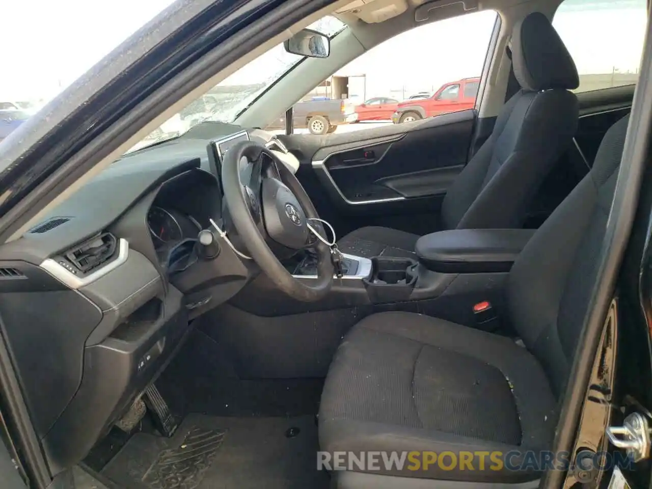 5 Photograph of a damaged car 2T3H1RFV2KW027559 TOYOTA RAV4 2019